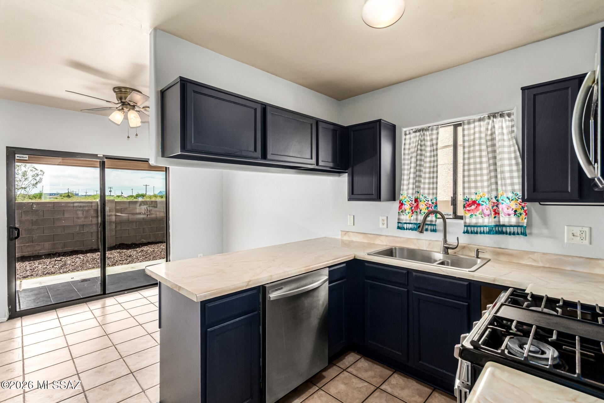 Las Montanas (1-56) - Residential