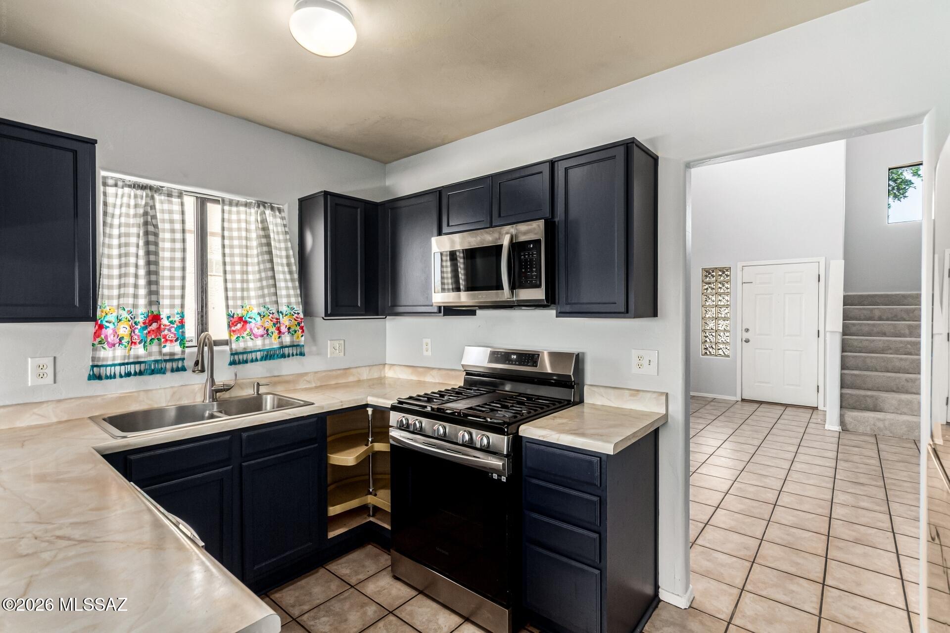 Las Montanas (1-56) - Residential