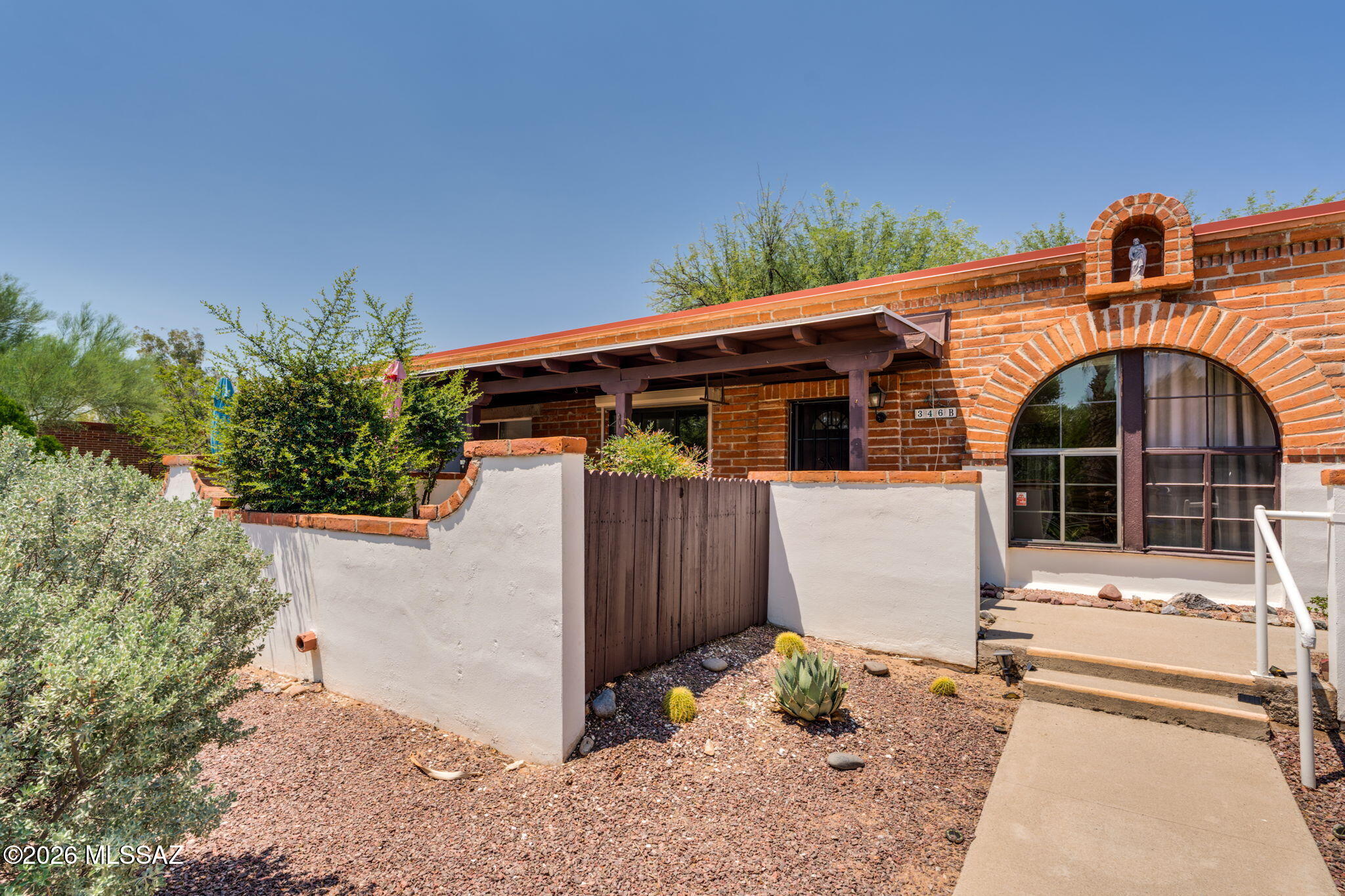NO GVR, but available* , MOTIVATED SELLER! Don't miss this charming villa in Haven Green Valley East. Perfect as a lock-and-leave winter getaway, use at your  low-maintenance condo  or turnkey rental investment. The HOA covers the exterior, roof, HVAC unit, and much more. Schedule a showing and bring an offer today! Short walk to shopping and restaurants and directly in front of the community's green areas gives a pleasant view.