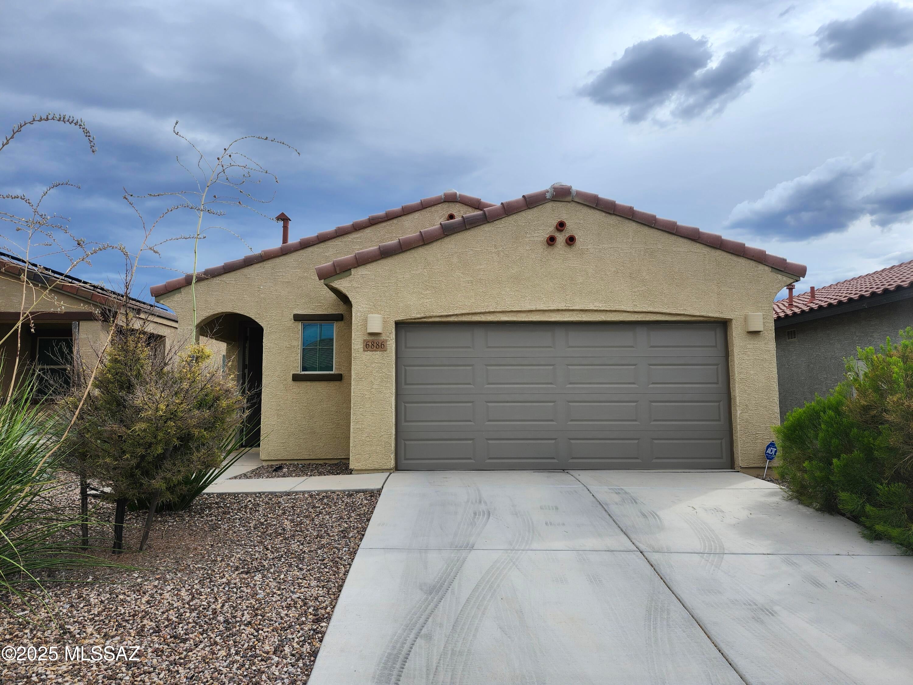 La Estancia De Tucson (411-664) - Residential Lease