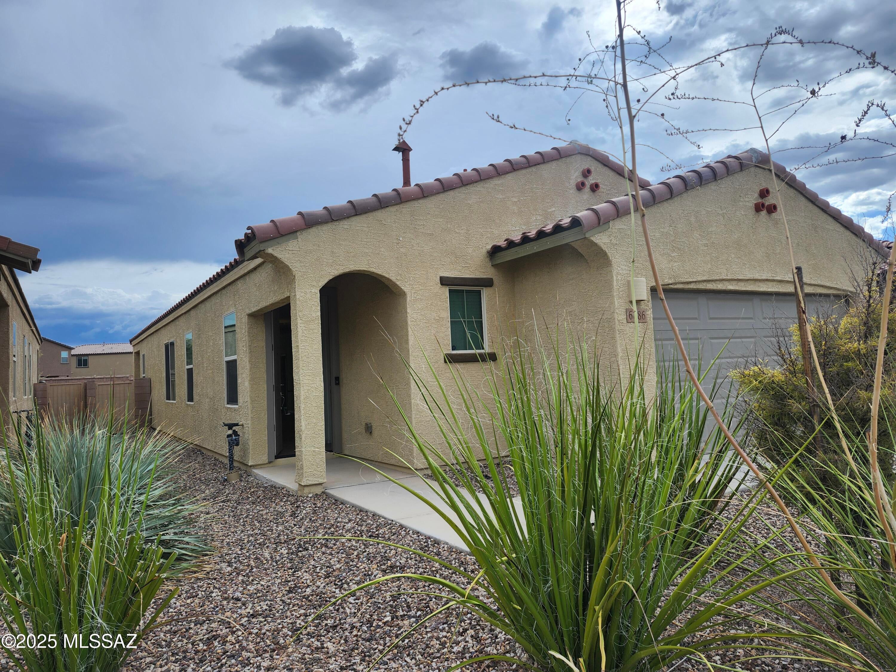 La Estancia De Tucson (411-664) - Residential Lease