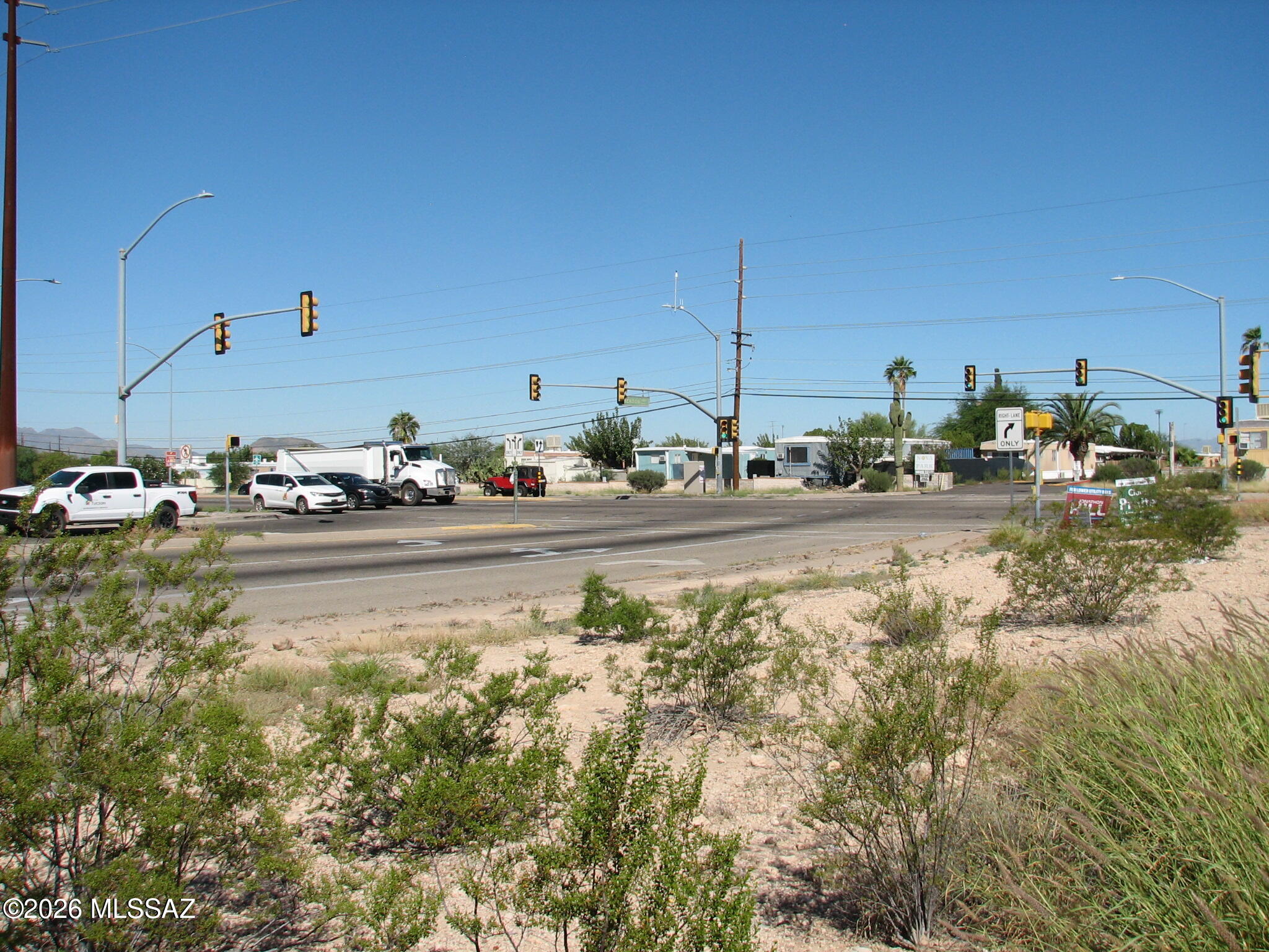 Prime Corner Location zoned City of Tucson C2.  Excellent visibility, nice high lot, great site for retail business, drive-thru coffee or beverage, restaurant,  lube shop !    Paved street, sidewalks, curbs! Just south of Interstate 10 !