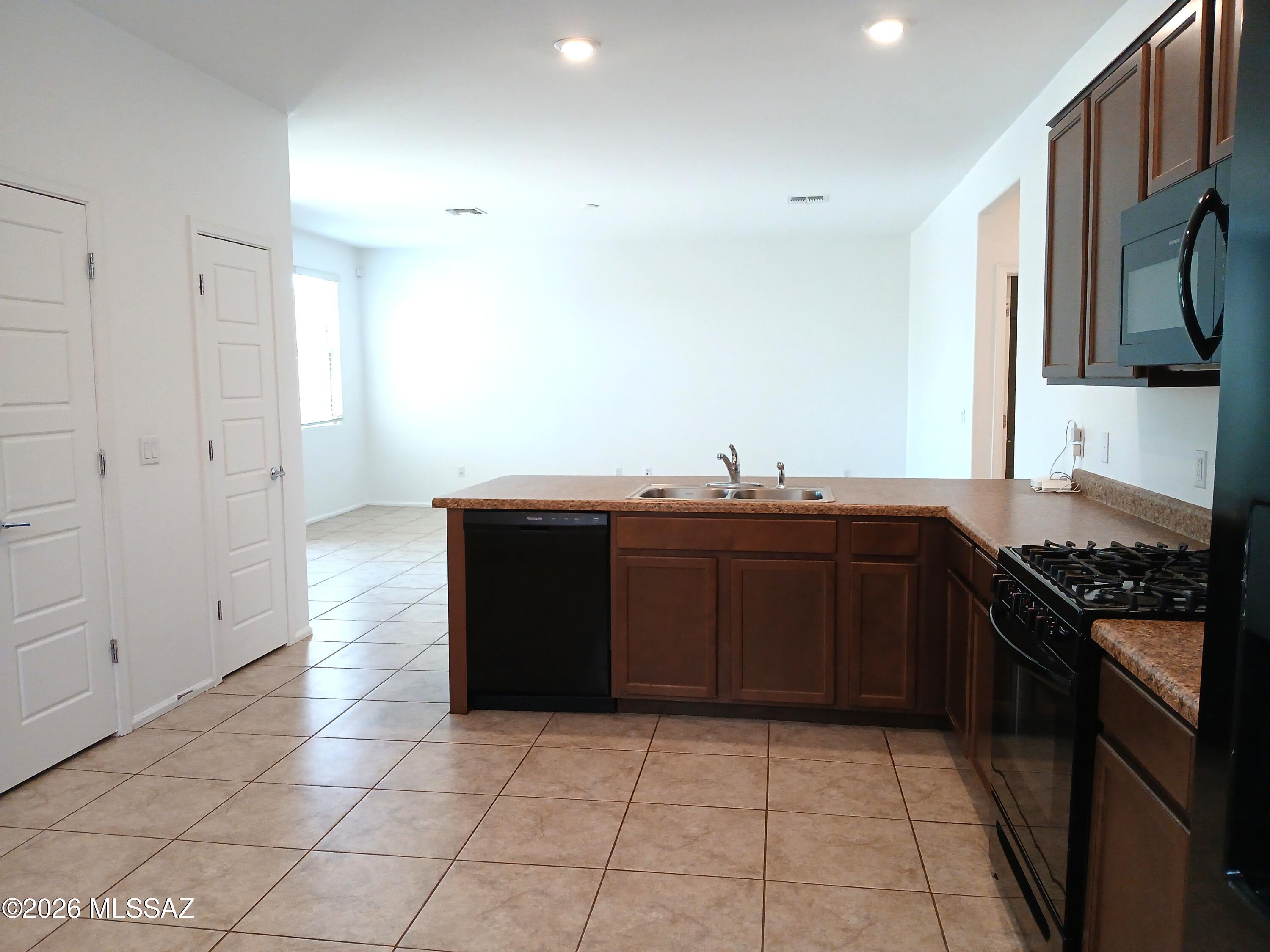 Valencia Crossing - Residential