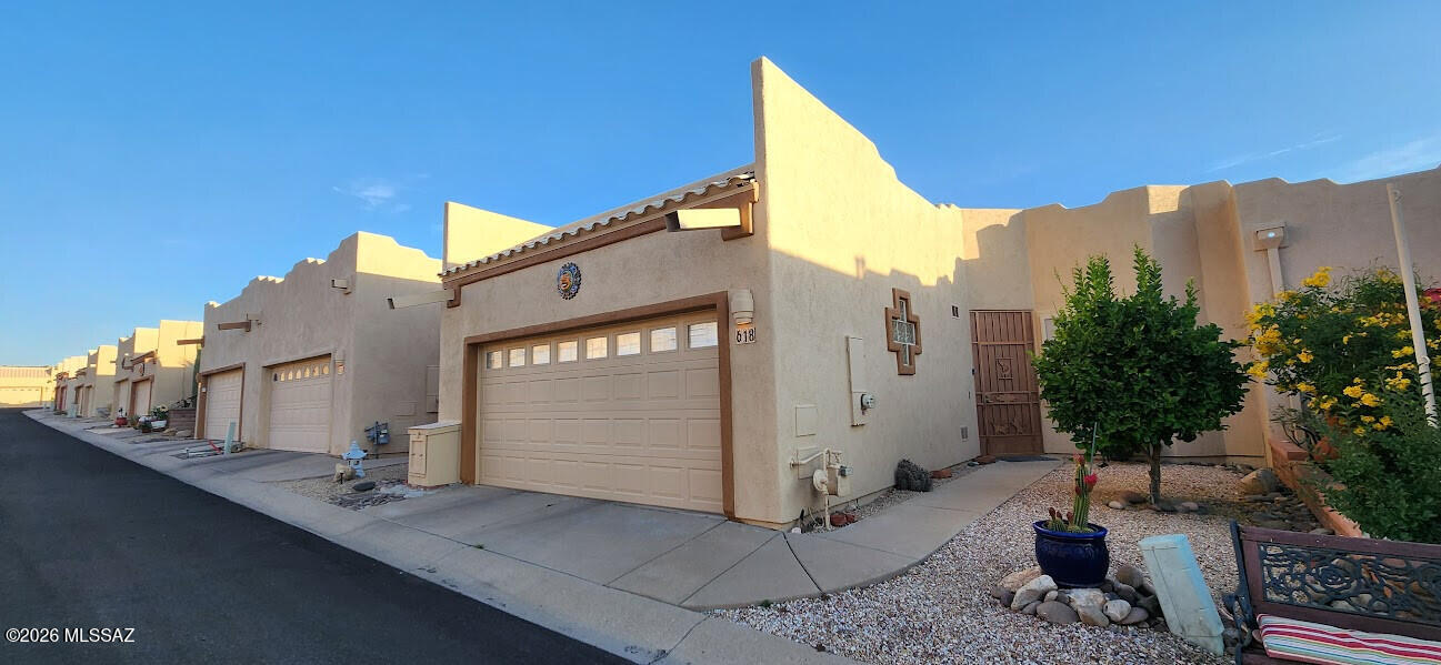 This charming condo located at 618 West Woodfield Court in Green Valley, AZ was built in 2006 and offers 2 bathrooms with a total finished area of 1,369 sq.ft. The lot size is 3,074 sq.ft., providing a comfortable amount of outdoor space. The property features a modern design and is perfect for those looking for a low-maintenance lifestyle. With a convenient location and plenty of living space, this condo is a wonderful
place to call home. Experience low-maintenance living at its finest in this modern Green Valley condo. Built in 2006, the home features a spacious two-bathroom layout with abundant living space and an inviting outdoor patio area. It is located in the desirable Canyon View Estates community, granting you seamless access to a premier clubhouse, pool, fitness center, and active social calendar. Enjoy the peace of a close-knit neighborhood with the perk of being just 30 minutes south of Tucson's airport, medical centers, and urban conveniences.