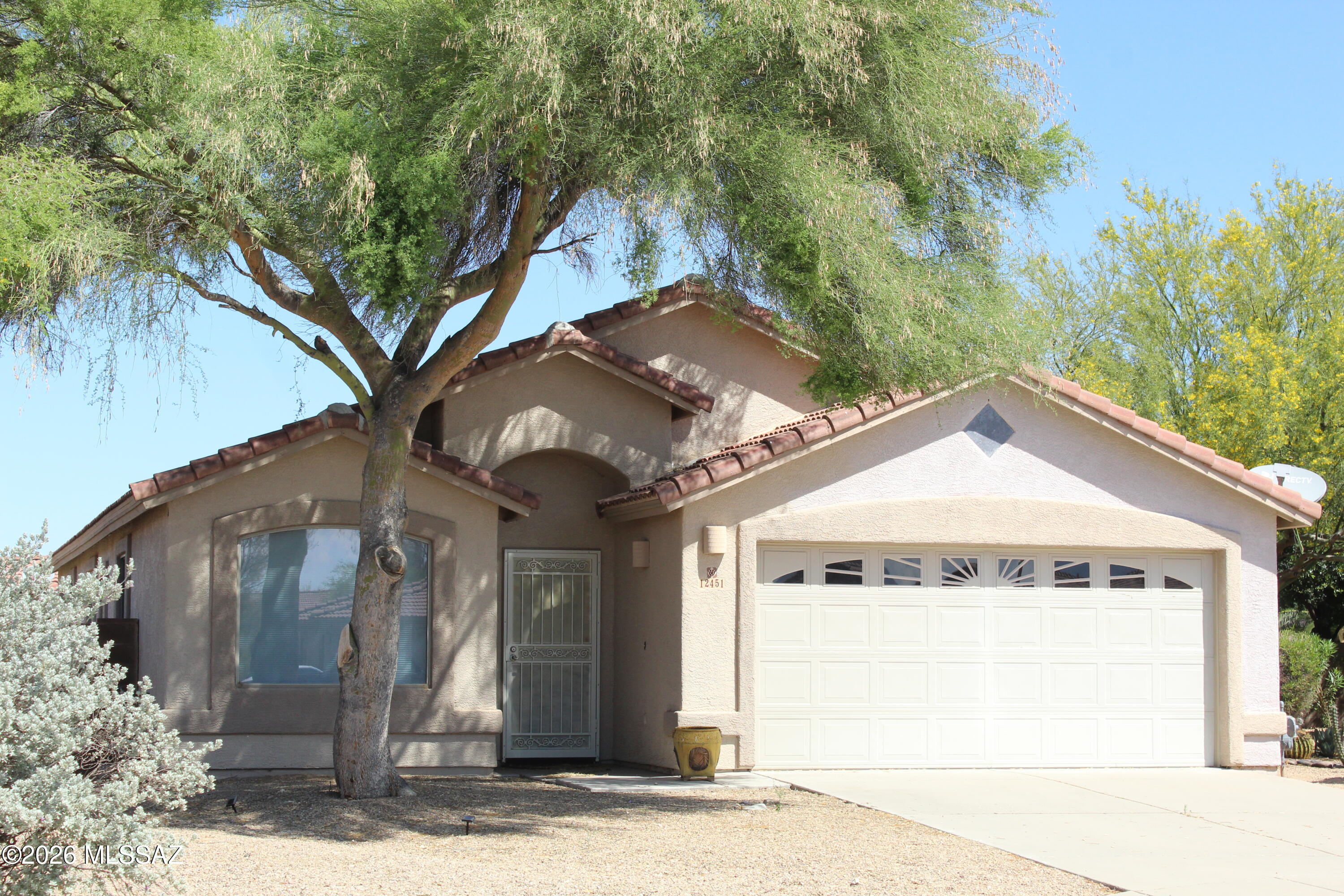 Located in a cul-de-sac this home has mountain and sunset views. Granite countertops, natural gas range/oven and breakfast bar in the kitchen. Adjacent family room is large and filled with natural light. A good sized master suite with dual sinks and large closet. The backyard has a private feel and is spacious and relaxing with the pool and spa. The community park is a short distance away and what a nice park it is! Tennis, volleyball and lush grounds.