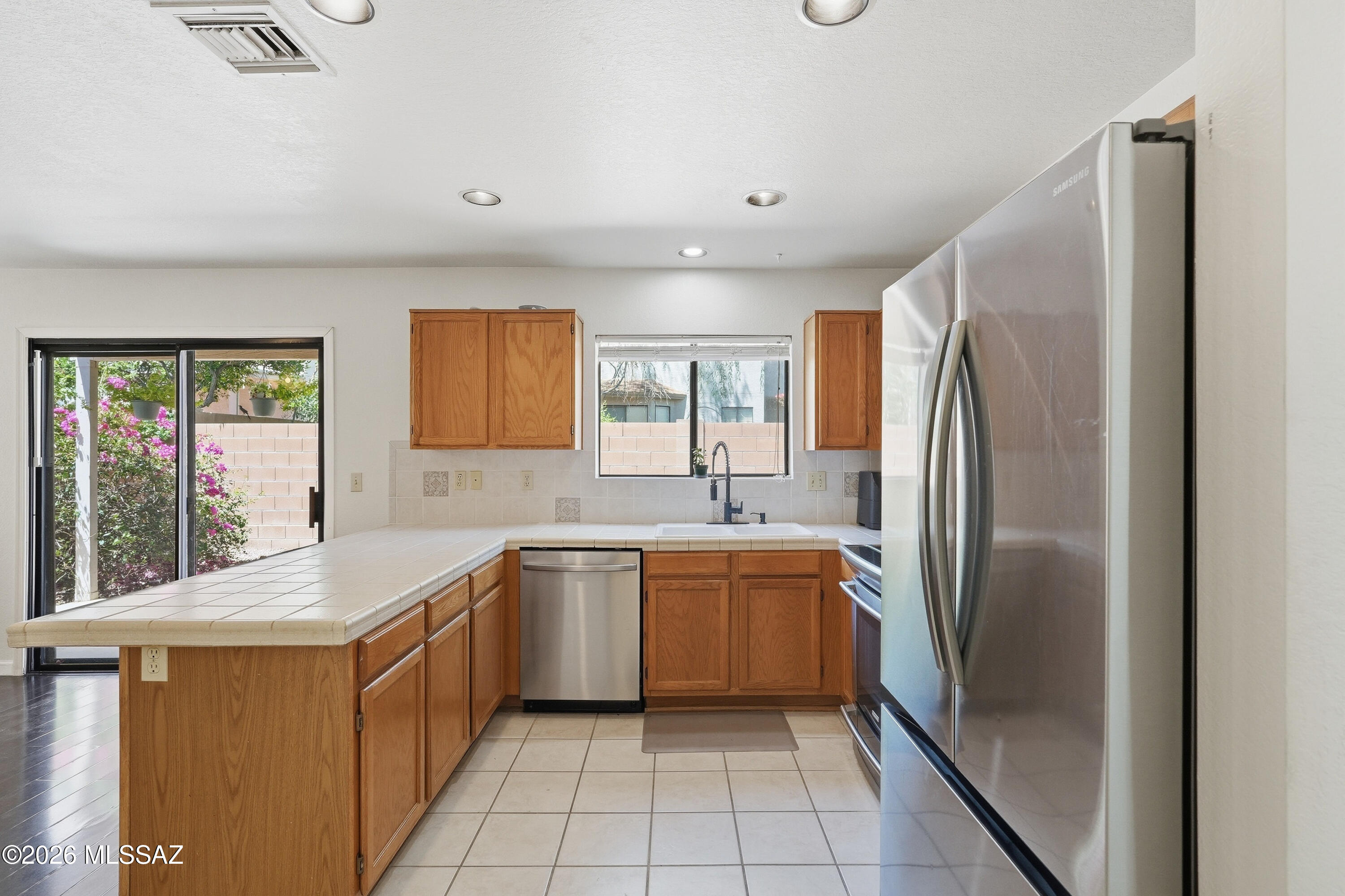 Country Club(1-221) - Residential