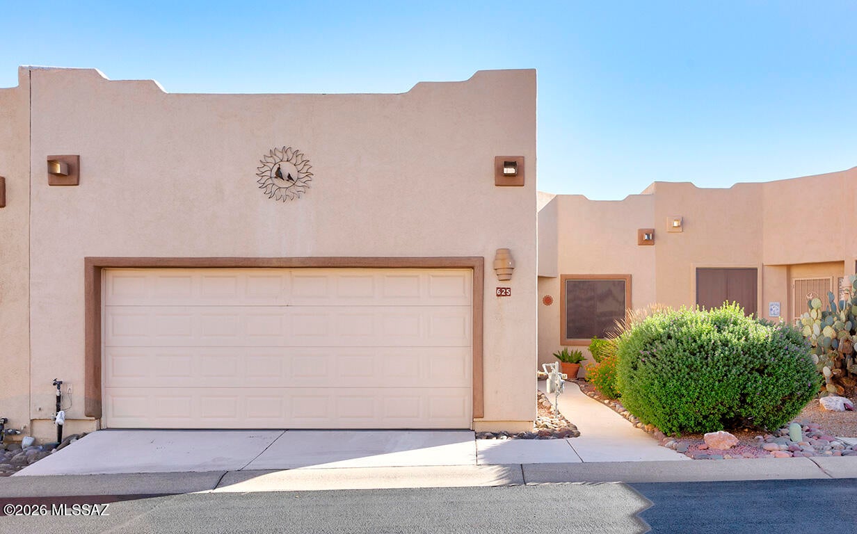A Super EASY care Townhome.  Fantastic location in the Heart of Green Valley.  This home is special in this community because it not only has a good size Screened in patio  AND a large walled back yard that has a grassy open space behind with easy access to the Recreation Center and guest parking. This open floor plan offers.  2 Bedrm, 2 bath, 2 car garage, kitchen nook (or use as an office space)  Great room w/gas fireplace and a Newer seal on garage floor.. Part-time, full time or rental this is a winner.