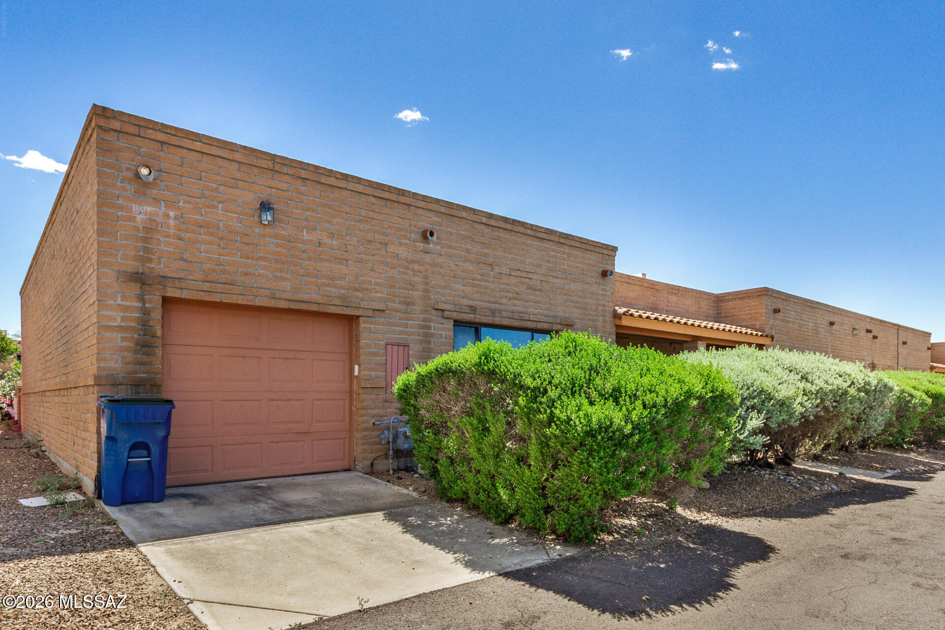 Executive Townhomes (1-16) - Residential