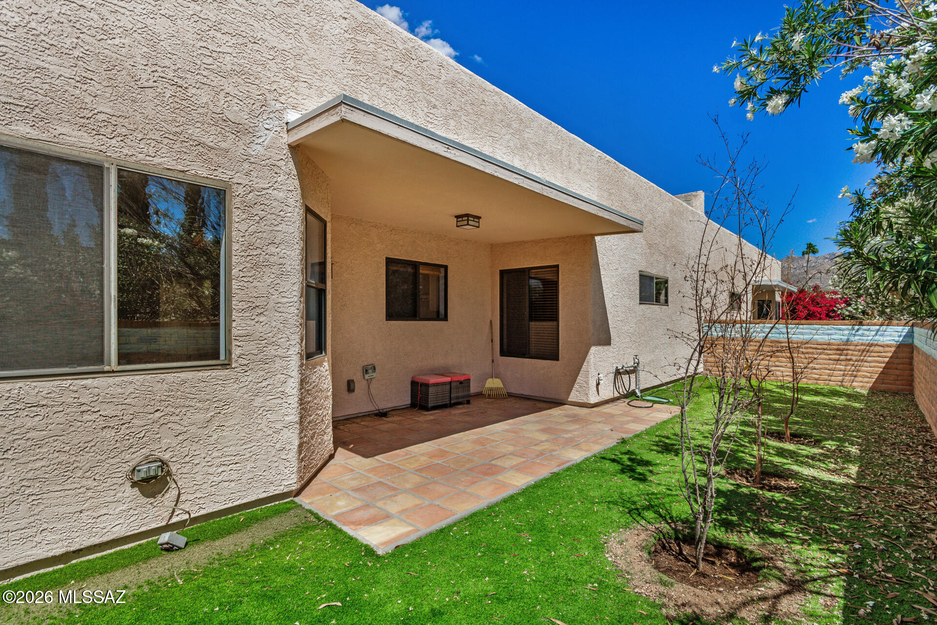 Executive Townhomes (1-16) - Residential