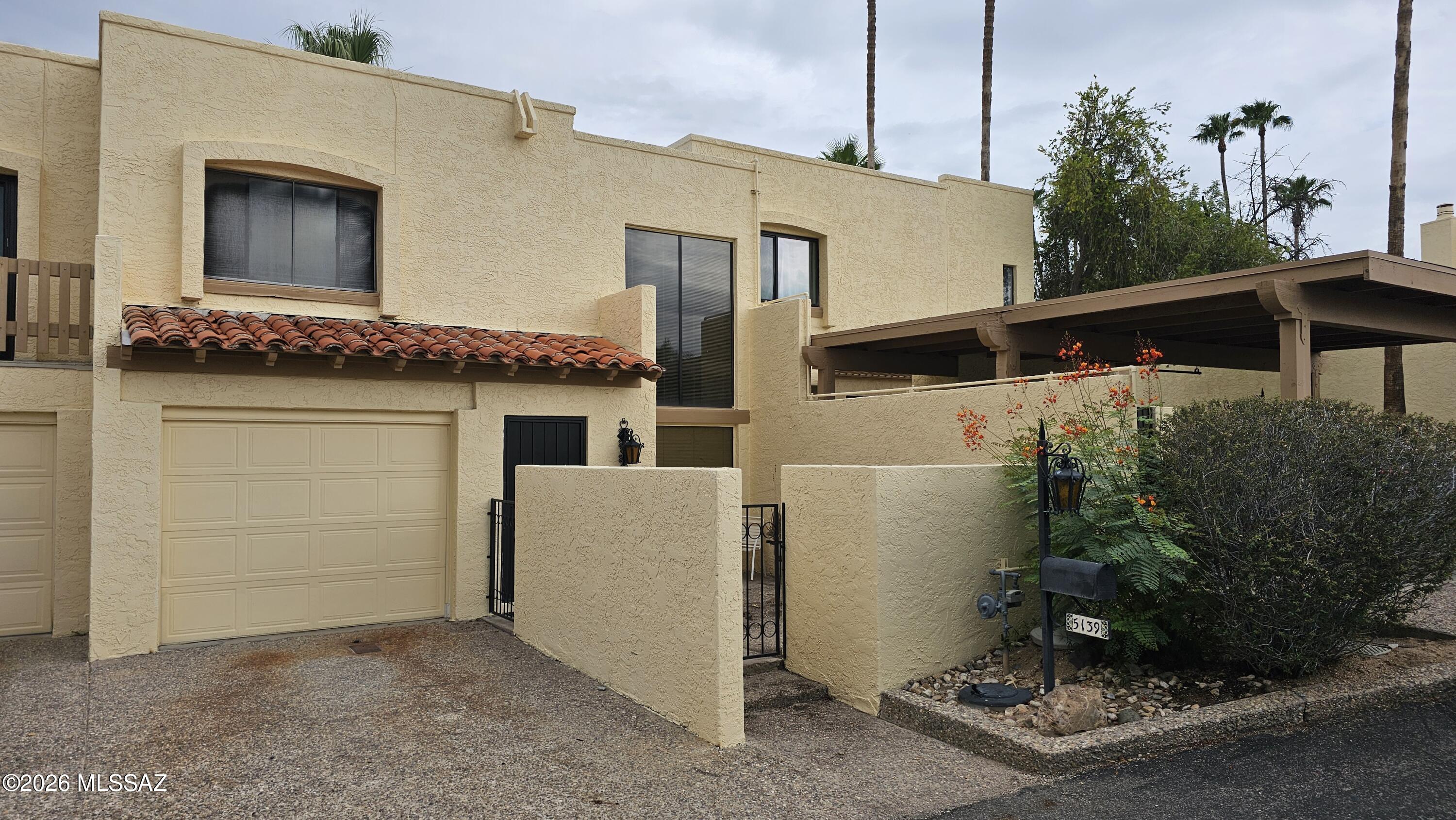 Las Primeras Lomas (1-76) - Residential