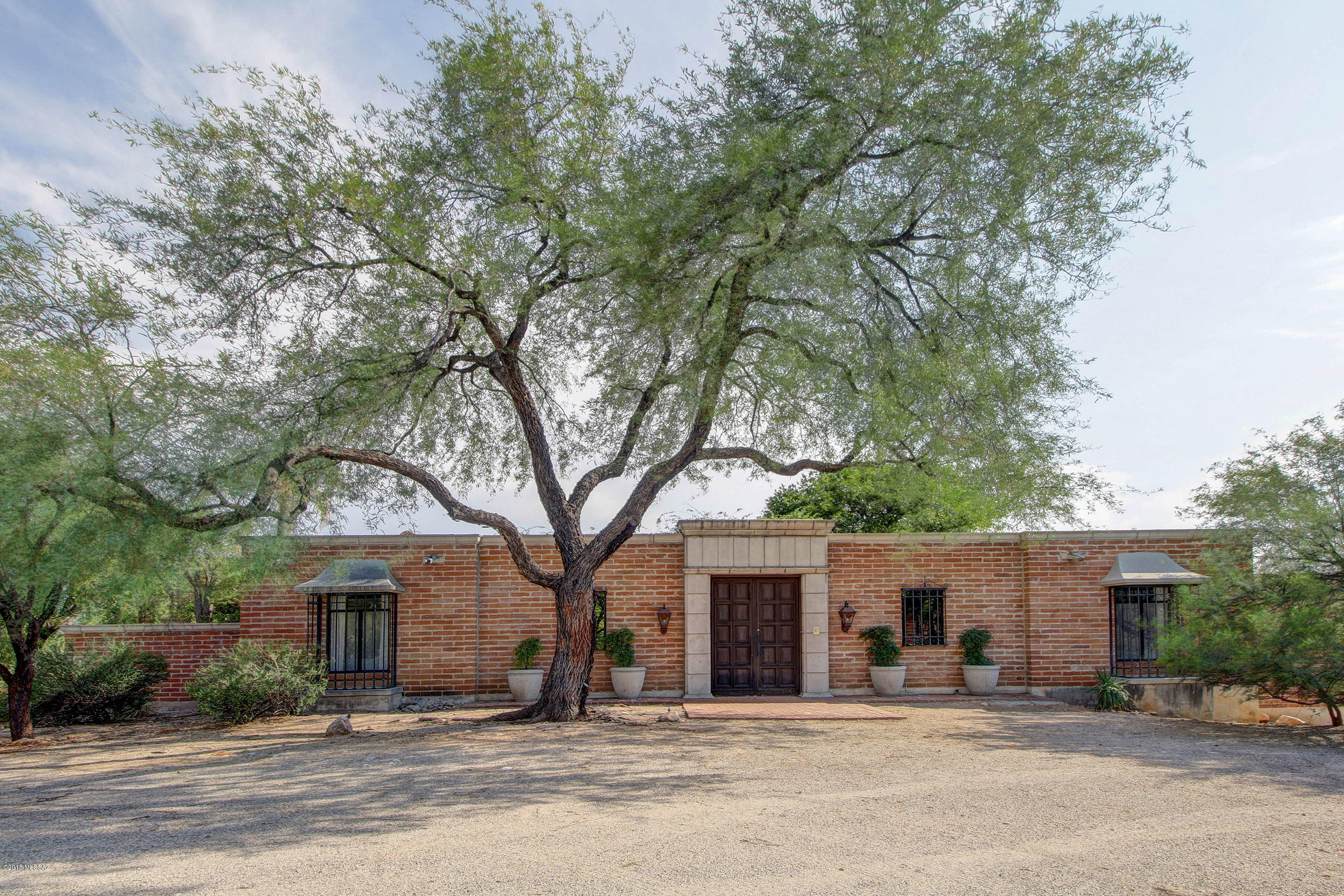 FULLY FURNISHED 3 bedroom home. Mexican colonial gem in the Catalina Foothills. Stunning views from every room! 2 Bedroom main house with attached guest quarters. Fabulous courtyards for outdoor entertaining with water feature. Lots of unique local touches throughout. Spacious kitchen with updated appliances. BEDS: King/Full/2-twins in guest quarters. Master bed is two tempur-pedic twin beds together, and are individually adjustable. January - March Rate $4500.00
Please call for exact pricing and availability.