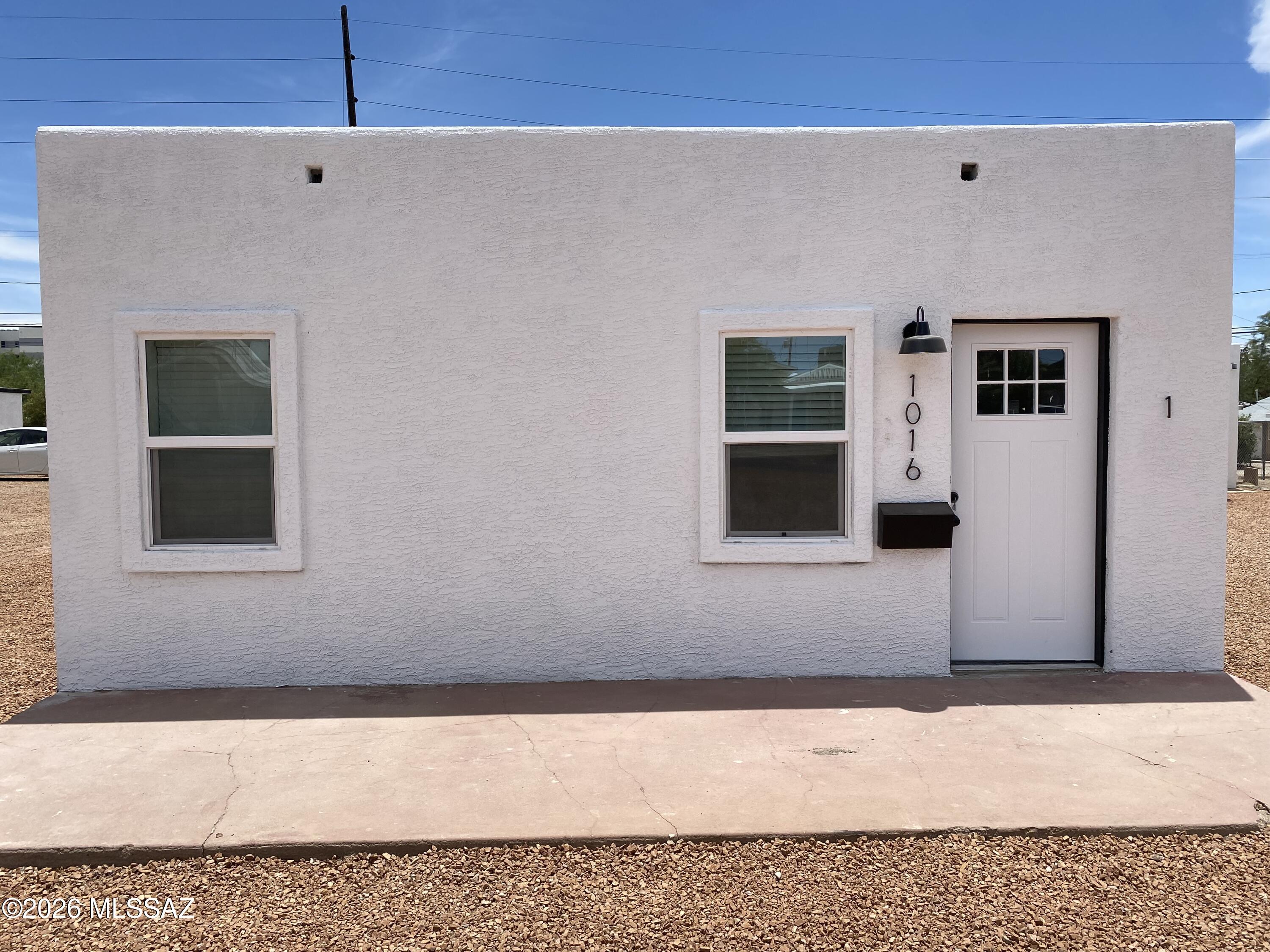 Remodeled 2 Bedroom, 2 bath unit in a duplex just north of the U of A campus and minutes to Downtown. AC cooling plus ceiling fans. Vinyl plank flooring throughout. The kitchen has quartz countertop and includes stainless steel stove, refrigerator, dishwasher, and microwave. Coin laundry available. Free off-street parking! This unit is a great choice for students wishing to escape the dorms or noisy apartment complexes.

Tenant pays electric and $65 a month for water, sewer, trash. (All electric unit.)
$300 non-refundable cleaning fee ($150/tenant).
Small pets allowed with $500 deposit and $35/month pet rent per pet.