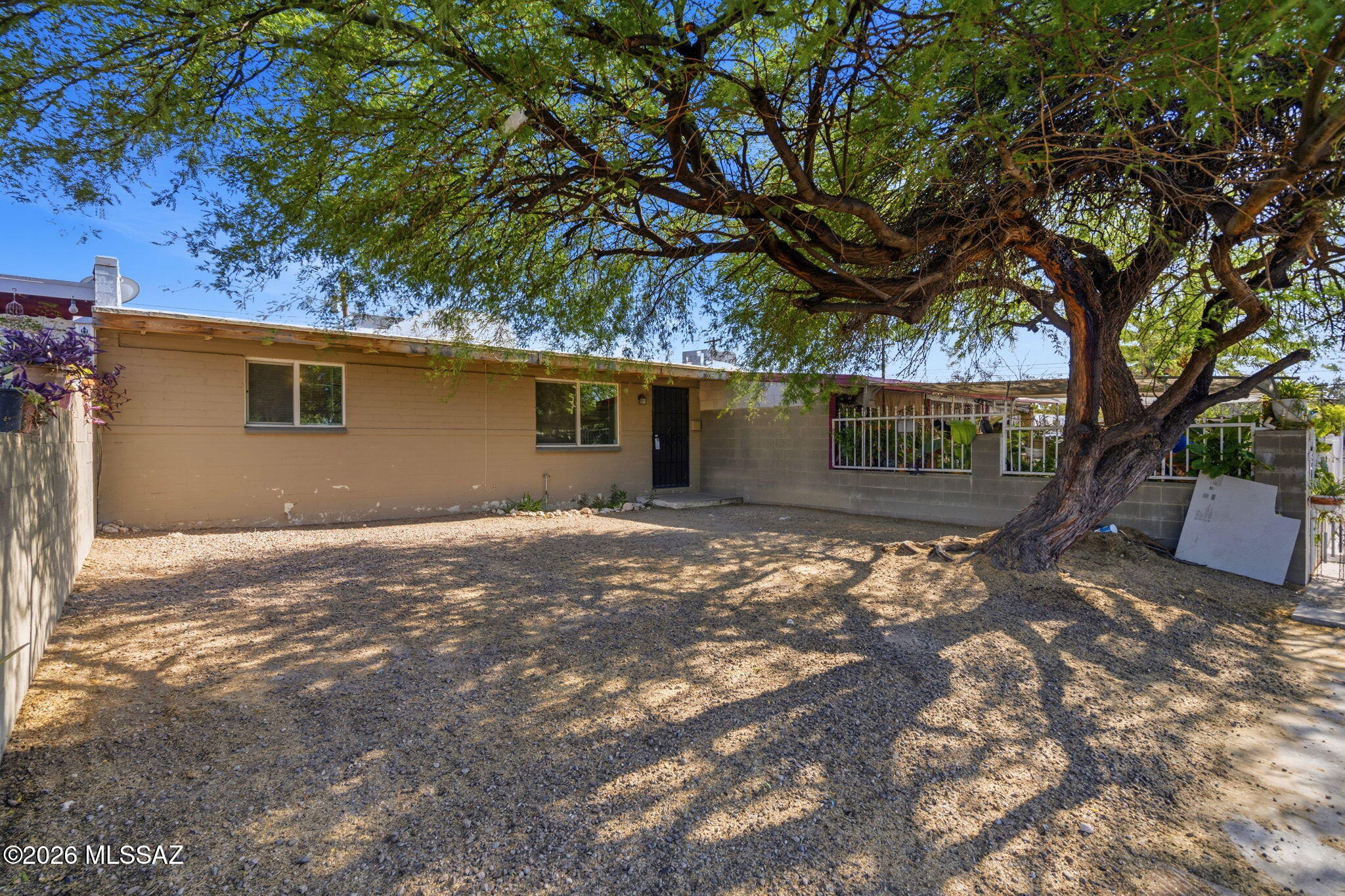 Discover the potential of this charming 2-bedroom, 1-bath home in South Tucson! Conveniently located near major roads, shopping, dining, schools, and just minutes from downtown Tucson and I-10 access, this property offers both comfort and convenience. Whether you're a first-time homebuyer, downsizing, or looking to expand your investment portfolio, this home checks the boxes. Featuring a functional layout, spacious living areas, and a generously sized lot with room to personalize, this property offers endless possibilities.