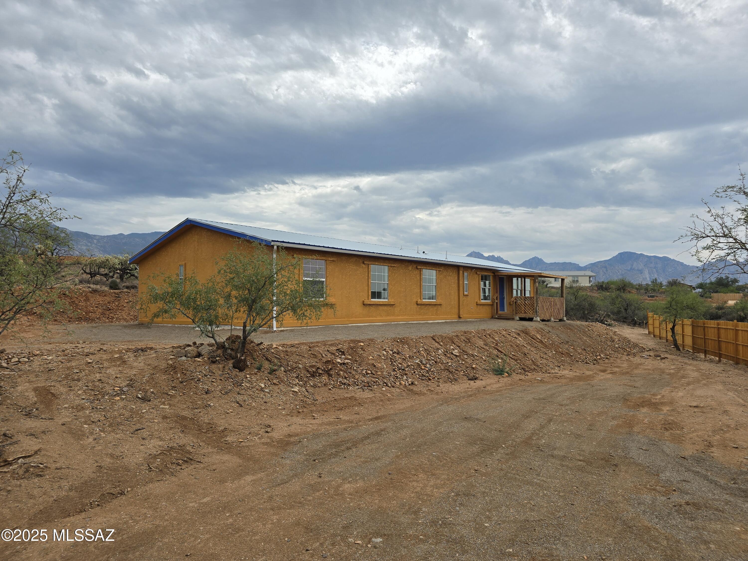 Spectacular Panoramic Mountain Views from a well developed hillside acre lot in the heart of Catalina. This home is within only a few minutes from many community services.  Simply a Great Location not far from Oracle Road.