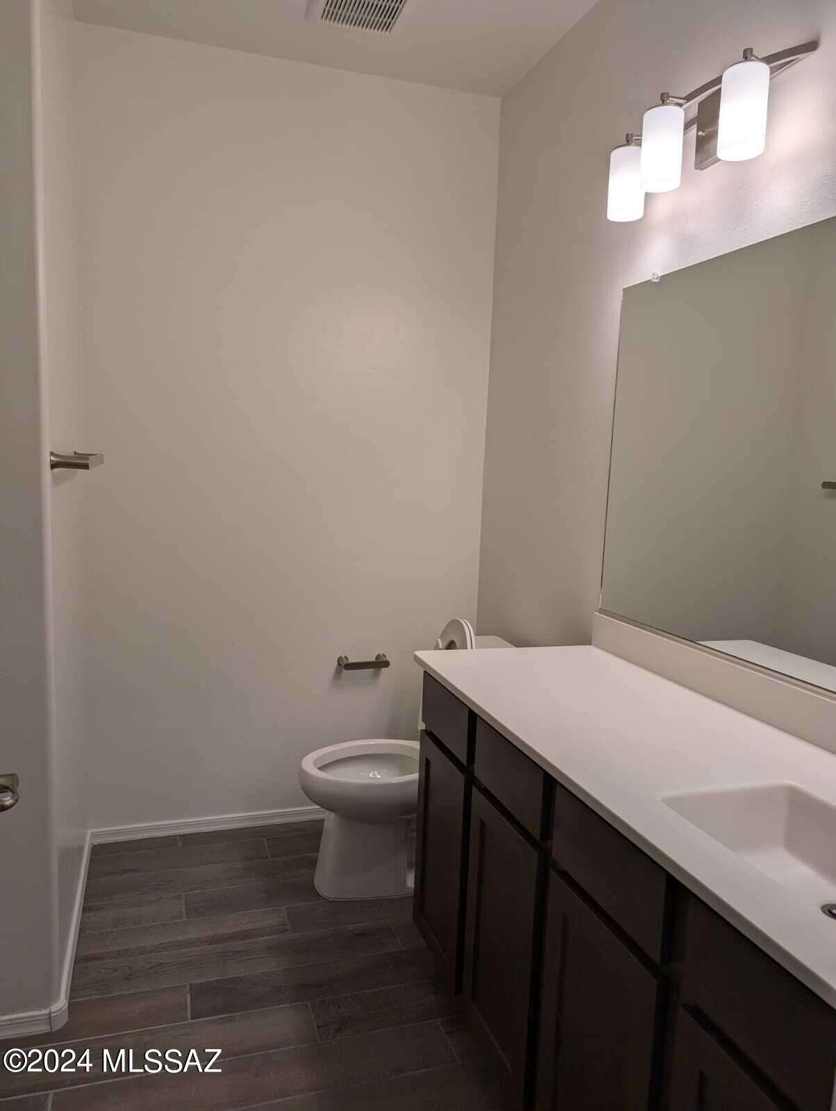 Vista Del Oro (1-108) - Residential Lease