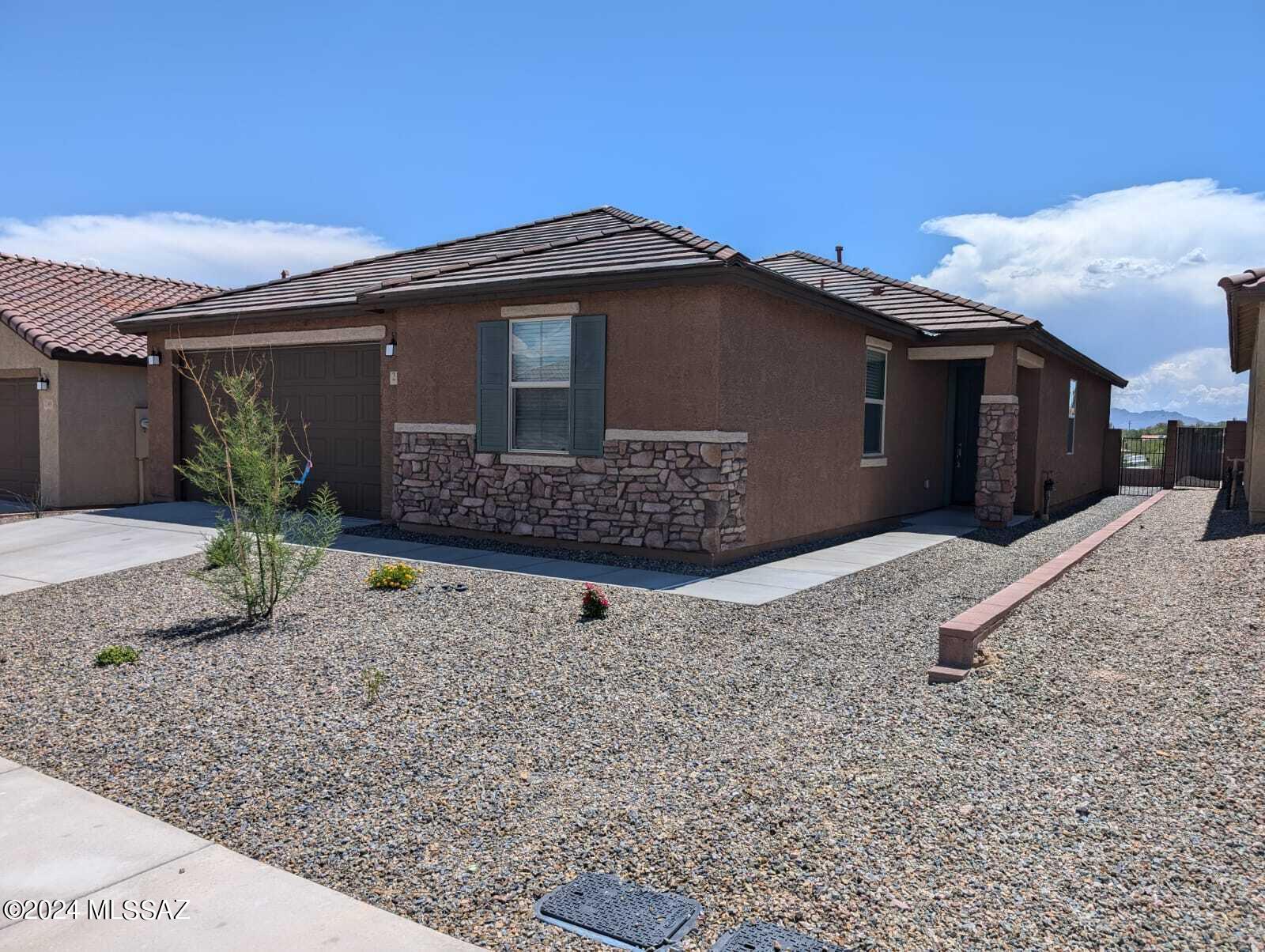 Vista Del Oro (1-108) - Residential Lease
