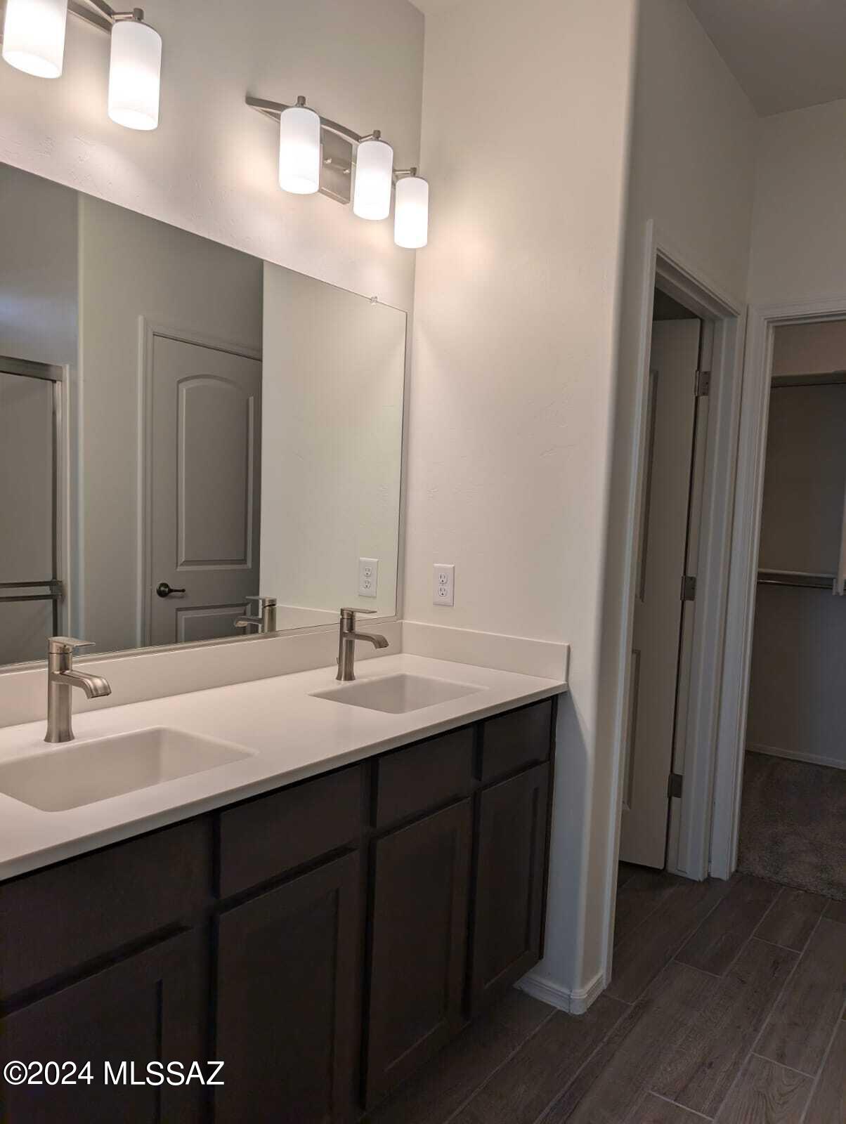 Vista Del Oro (1-108) - Residential Lease
