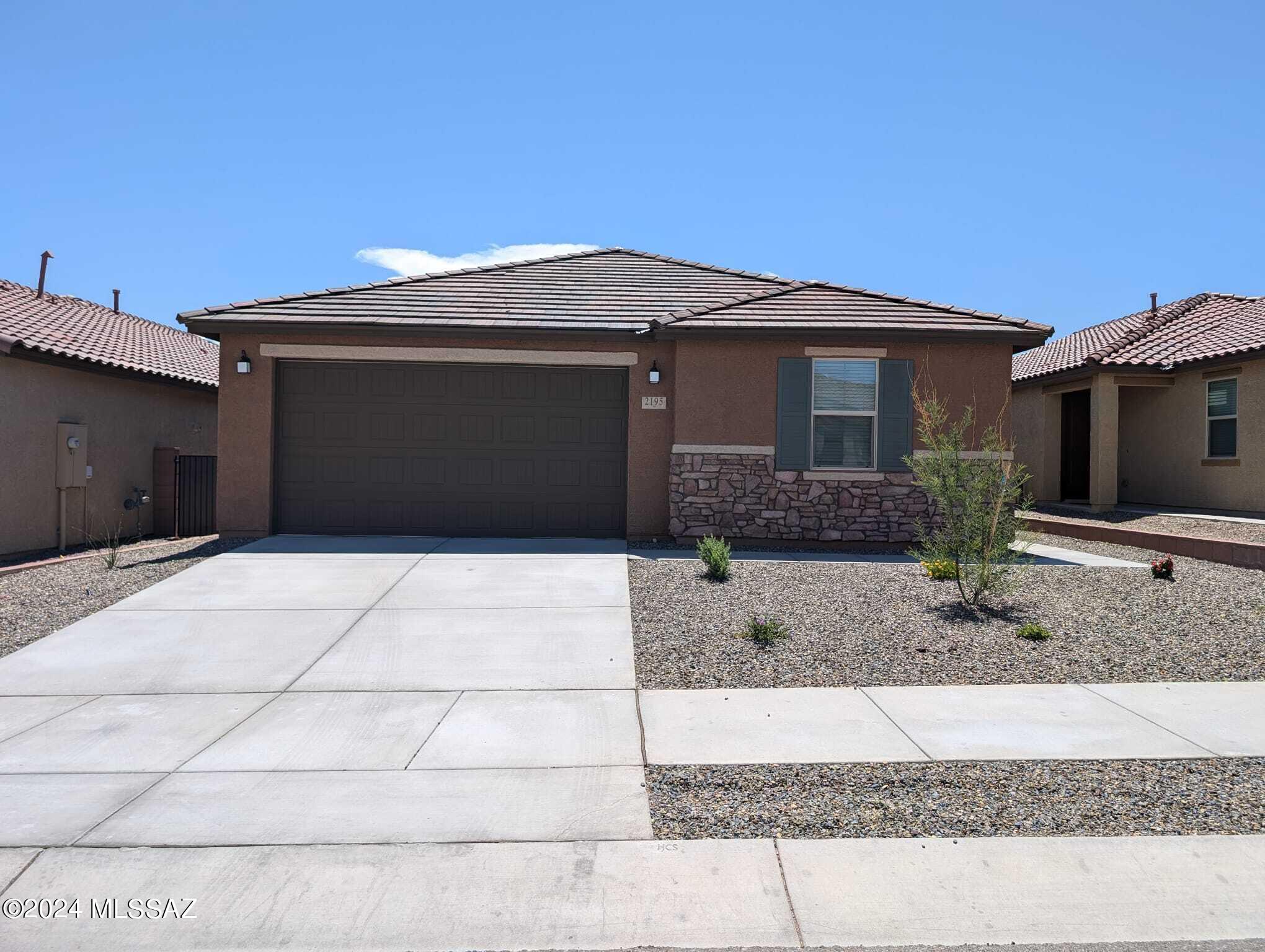 Vista Del Oro (1-108) - Residential Lease