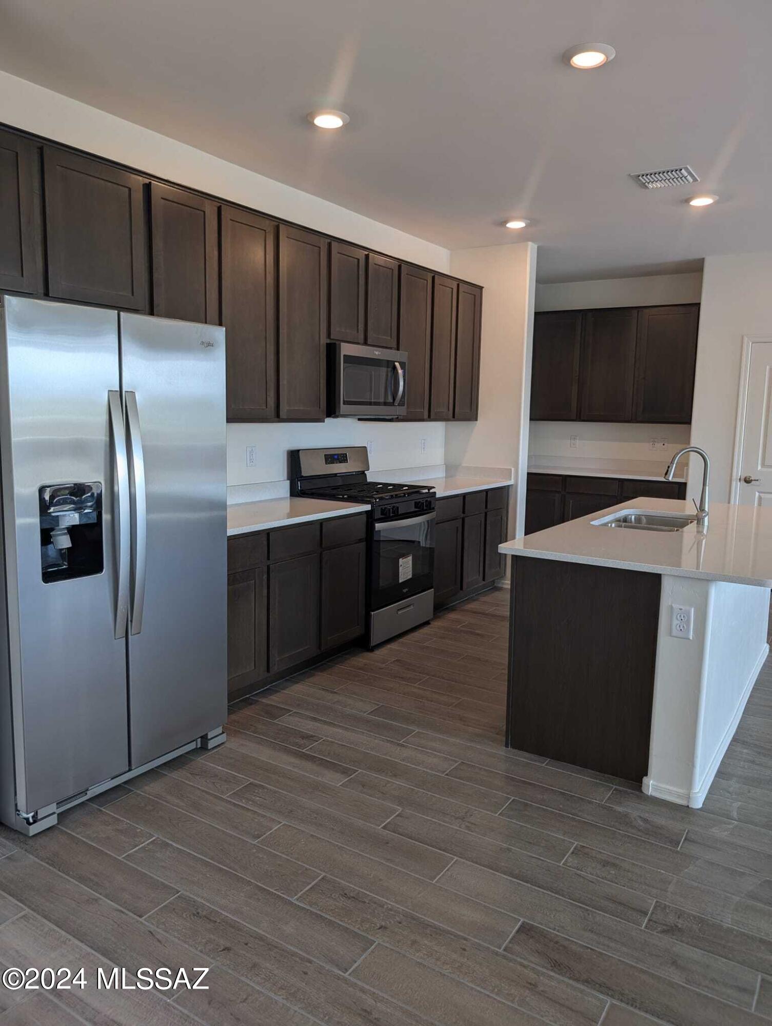 Vista Del Oro (1-108) - Residential Lease