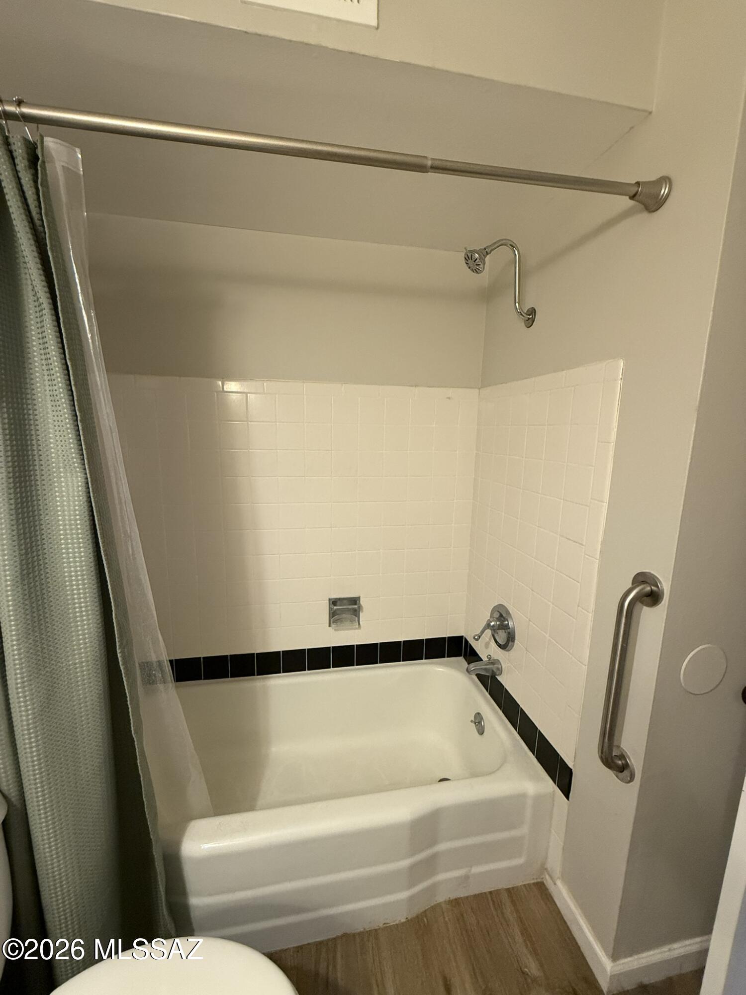 Centennial Park (1-160) - Residential Lease