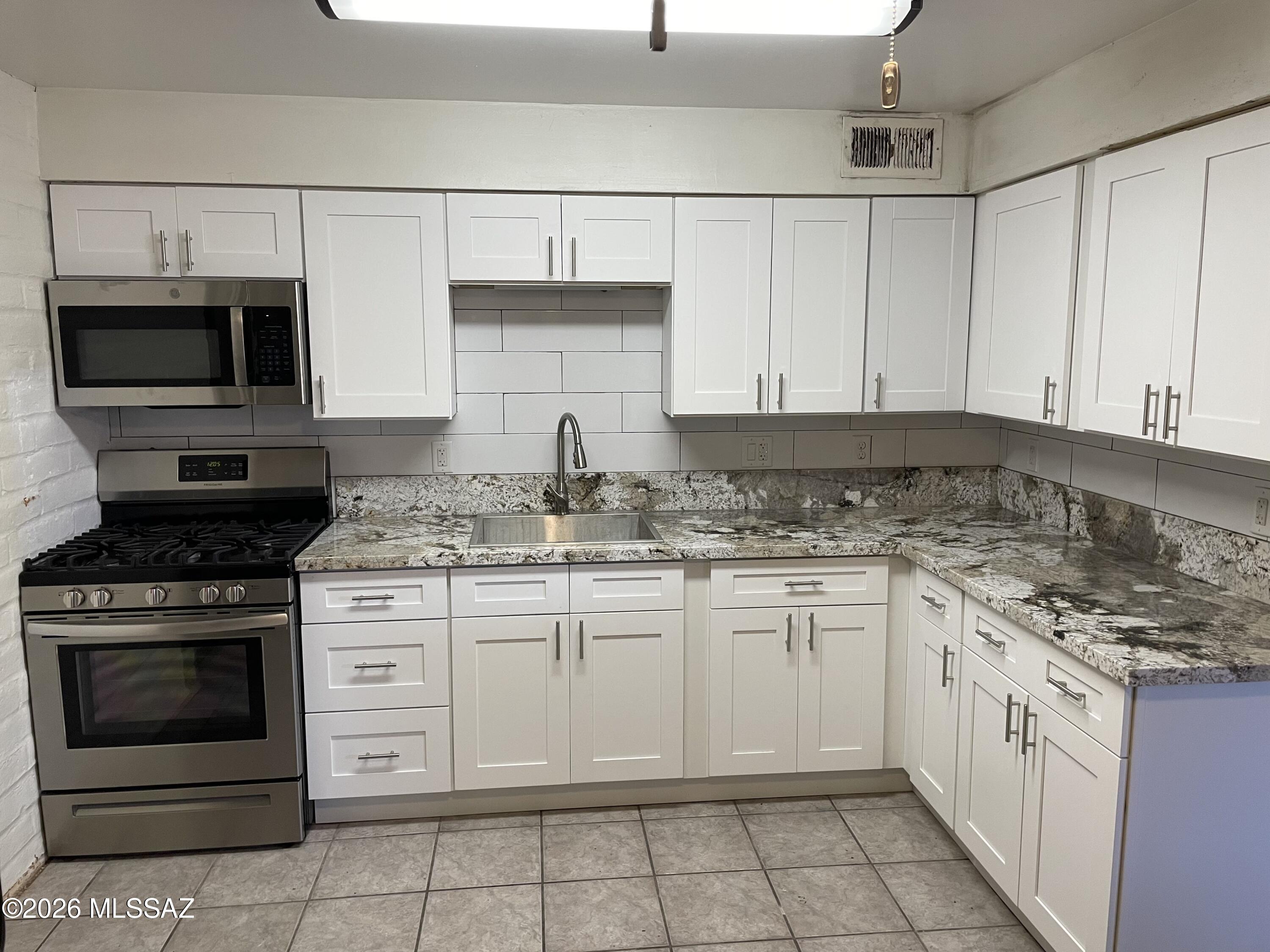 Freshly Renovated 3BR/1BA Duplex with Private Patio! This beautifully updated 1,100 sq. ft. duplex unit offers 3 spacious bedrooms and a freshly renovated bathroom. Enjoy a bright and comfortable layout, a private outdoor patio perfect for relaxing, and the convenience of a brand-new washer and dryer. Conveniently located near shopping, dining, schools, and major roadways, this move-in-ready home offers both comfort and value. Pets are welcome with an additional. Don't miss this great rental opportunity--schedule your tour today!