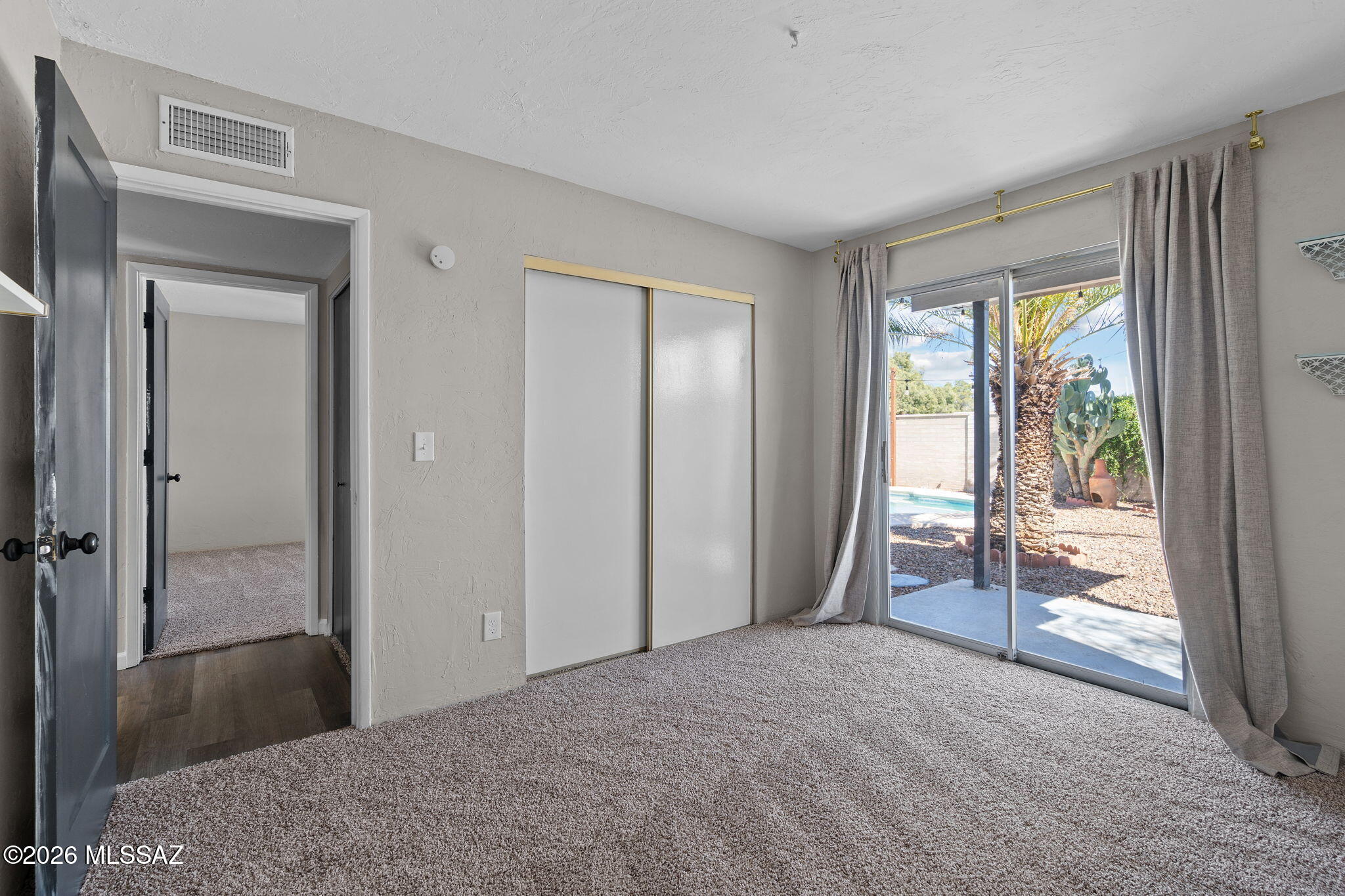 Broadway East (113-253) - Residential