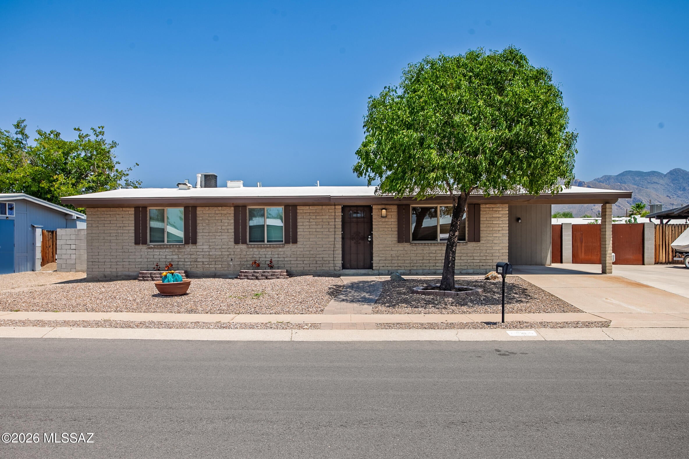 Charming 3 bedroom and 2 bath rental home in Casas Adobes/Northwest Tucson. Updated kitchen with granite countertops, stainless steel appliances. New flooring throughout. Washer and dryer included. This property has a large low maintenance backyard with artificial grass, and covered porch.