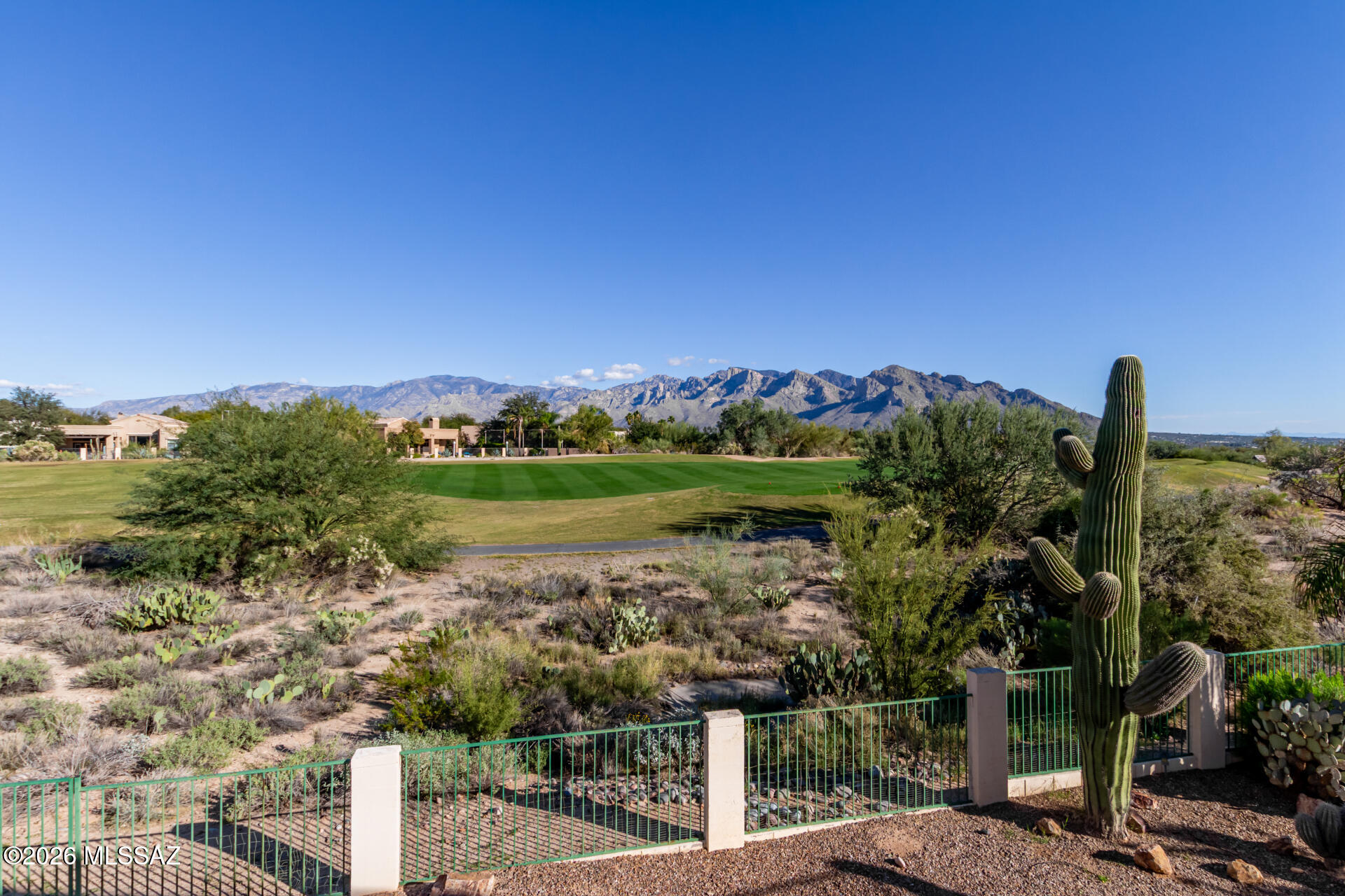 POOL, GOLF, AND SWEEPING MOUNTAIN VIEWS! This one ends the search. 3 bed, 2.5 bath + loft in the highly sought-after Canada Hills neighborhood in Oro Valley. Updates include new tile flooring, fresh paint, and new carpet throughout.

Tall ceilings make the first impression, opening to formal living and dining spaces that flow into the updated kitchen with a bay window, positioned beside the family room for everyday living. Primary suite is downstairs with patio access and an updated bath featuring double vanity, walk-in shower, and garden tub. Upstairs, a balcony captures uninterrupted mountain views along El Conquistador Golf Course. Take advantage of this rare opportunity!