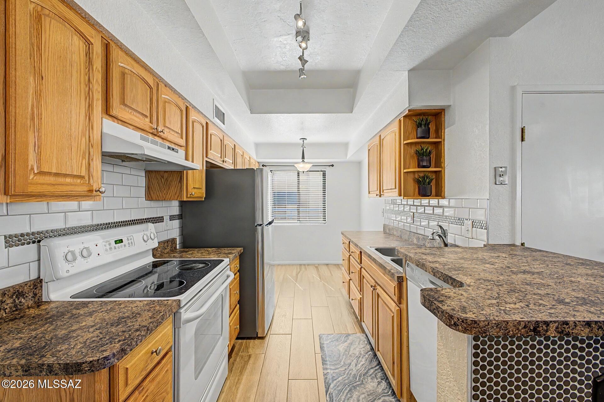Summertree Condominiums (1-224) - Residential