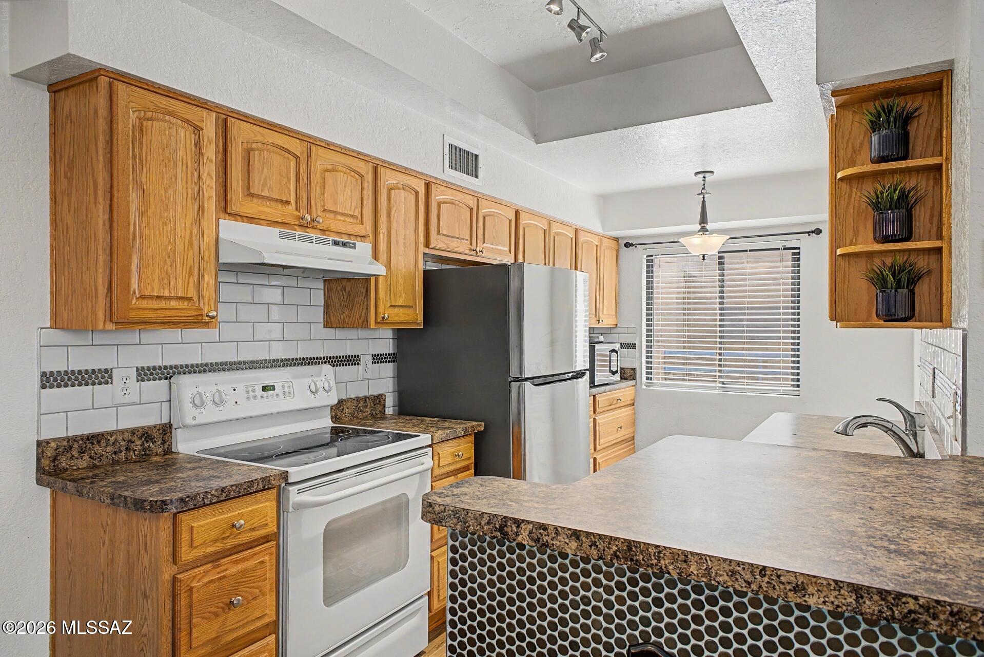 Summertree Condominiums (1-224) - Residential