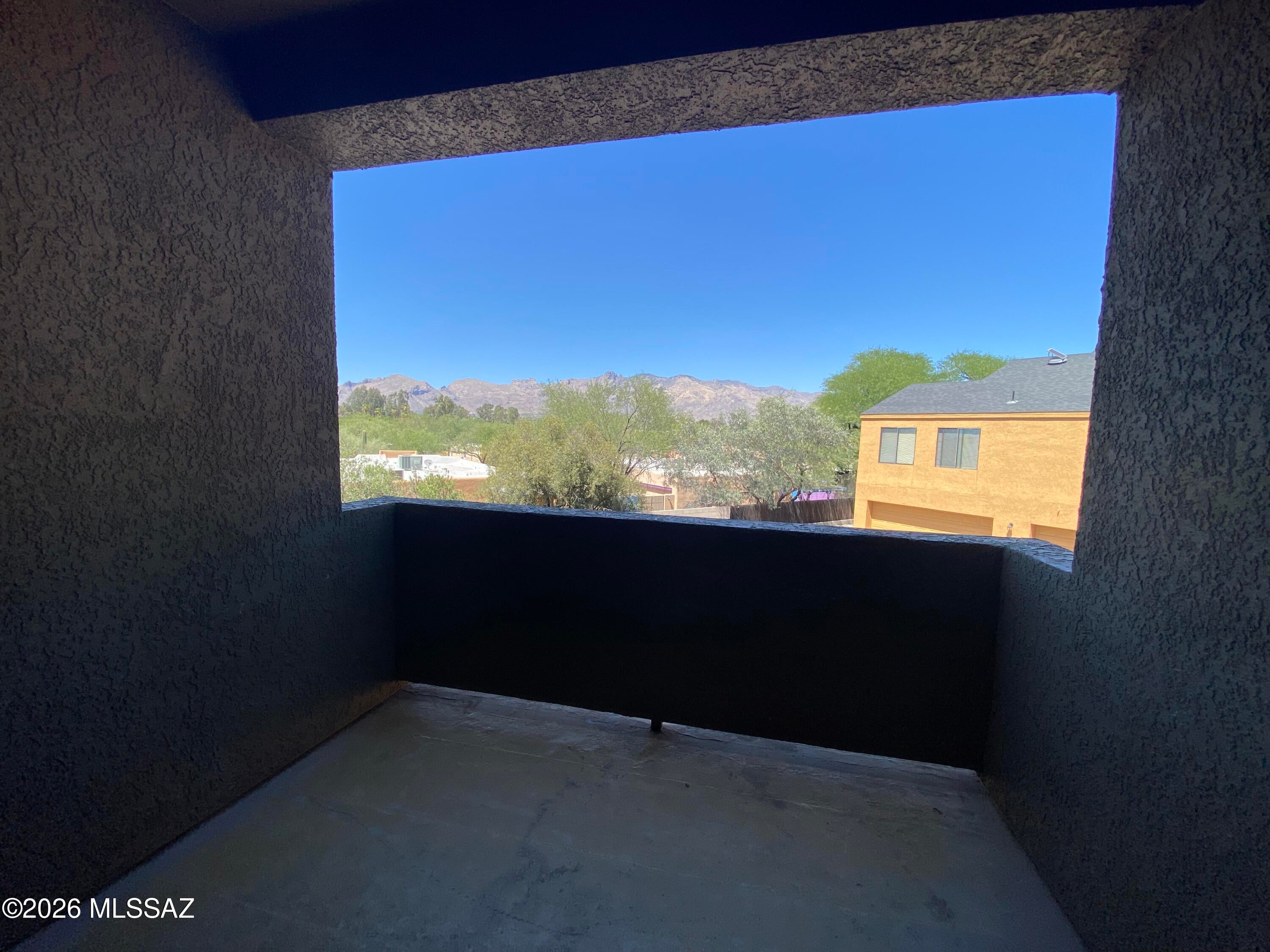 Mountain View Condos. (1-76) - Residential Lease