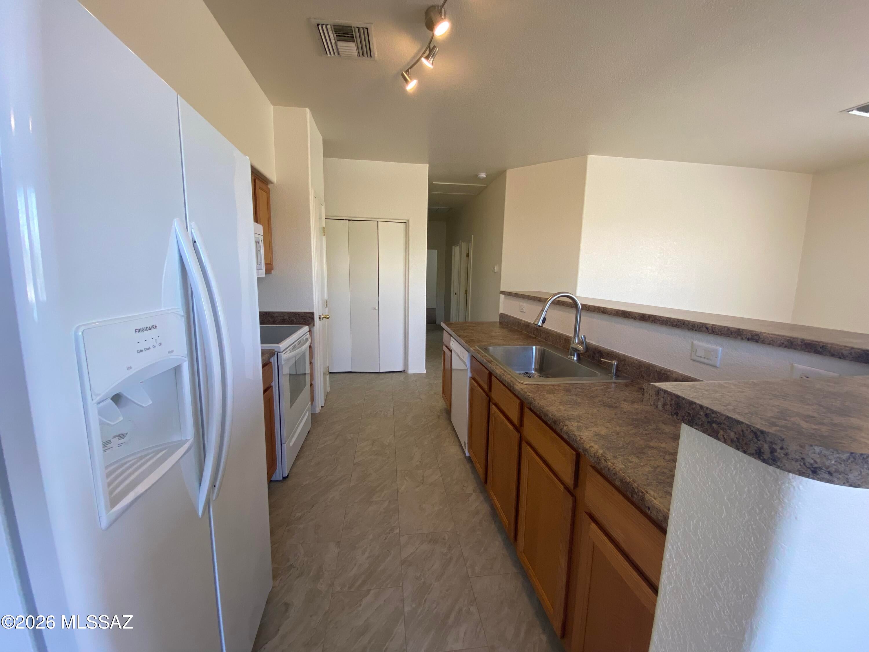 Mountain View Condos. (1-76) - Residential Lease