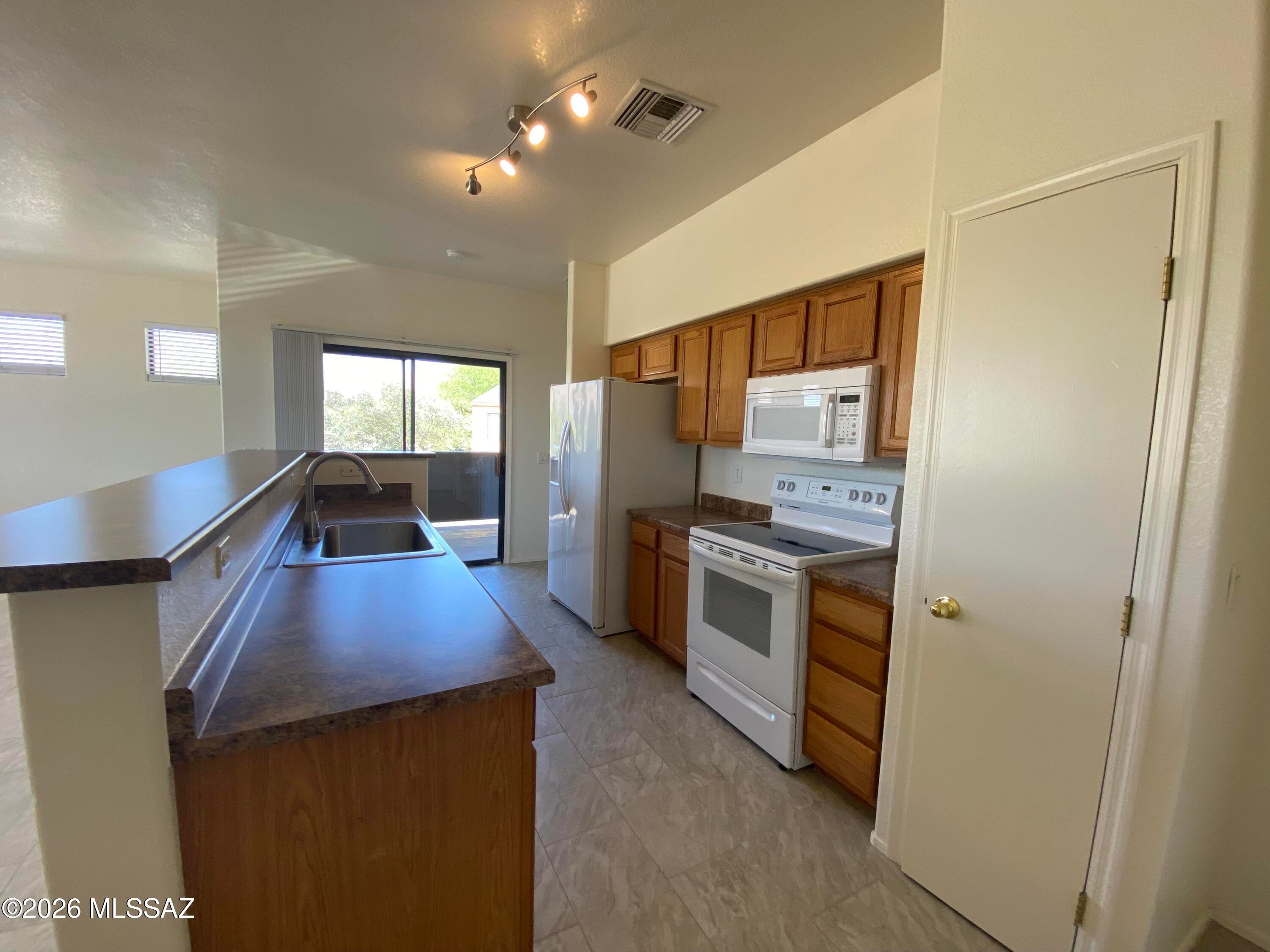 Mountain View Condos. (1-76) - Residential Lease