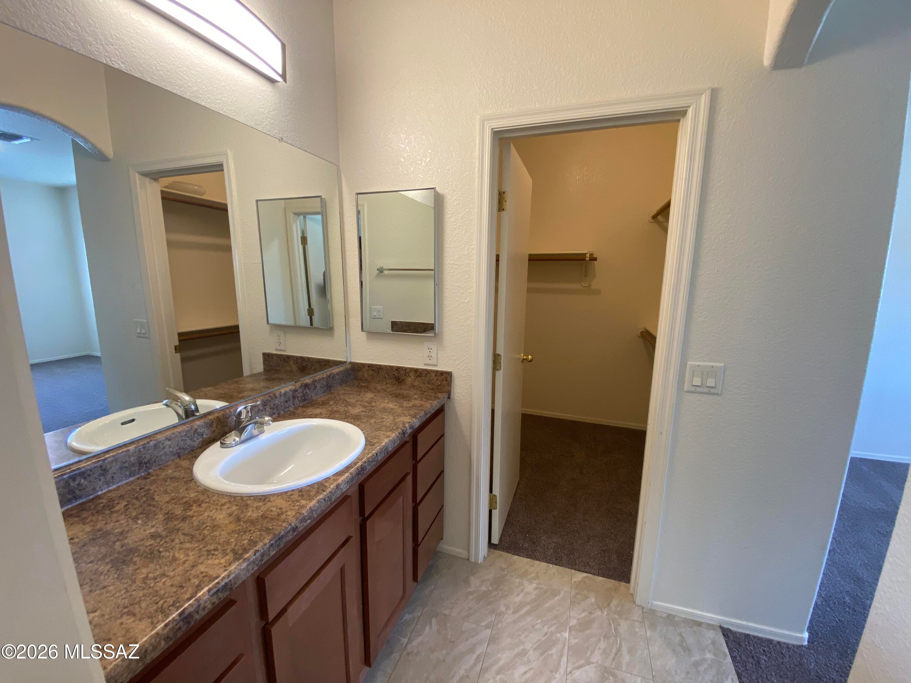 Mountain View Condos. (1-76) - Residential Lease