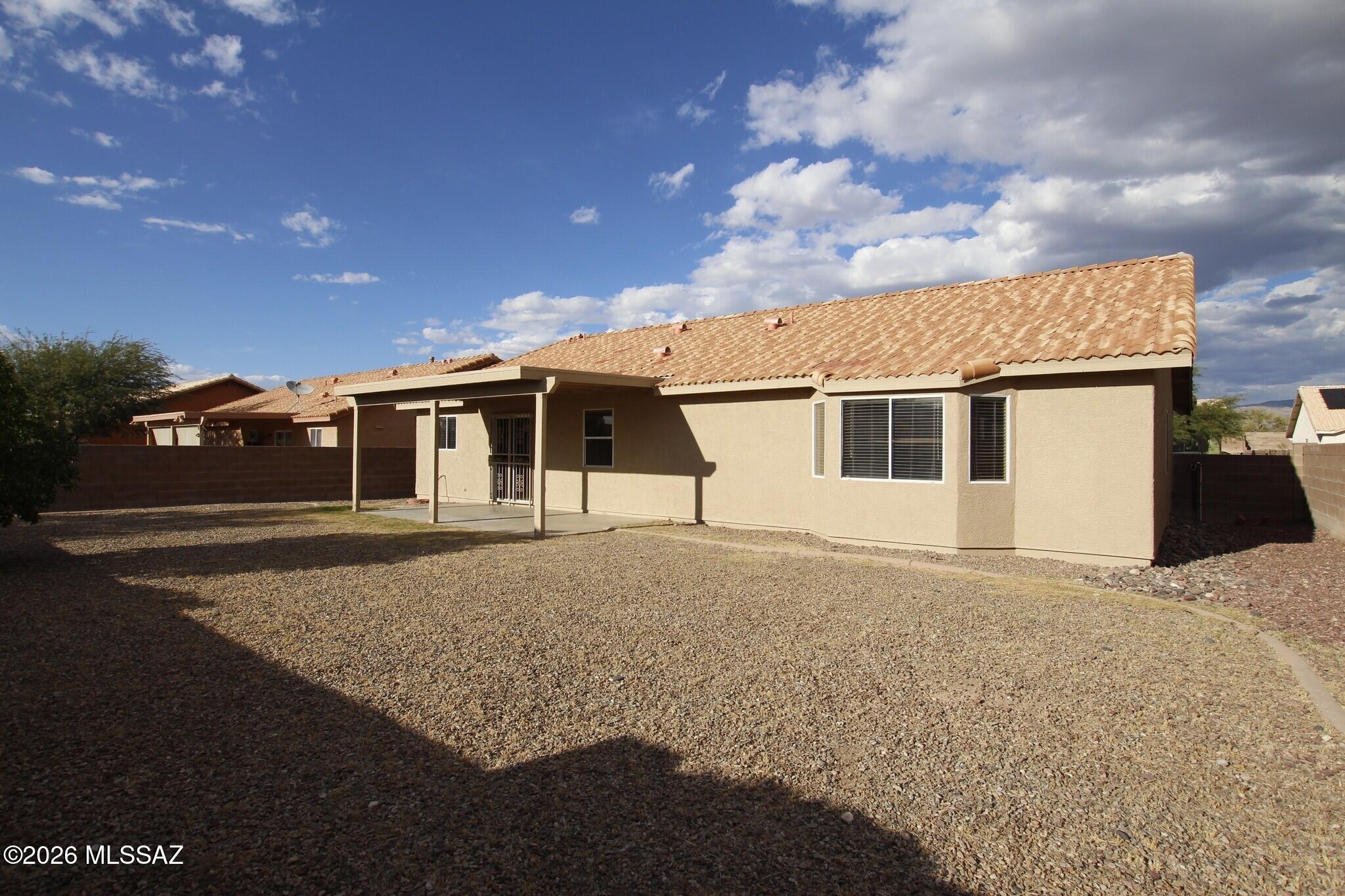 Hacienda Del Oro (1-879) - Residential Lease