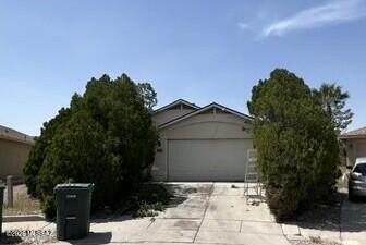 Auction - **Do Not Disturb Occupants**

3 Bedroom/2 Bath single story home with a 2 car garage.  Close to restaurants, shopping, and easy access to the Interstate.
