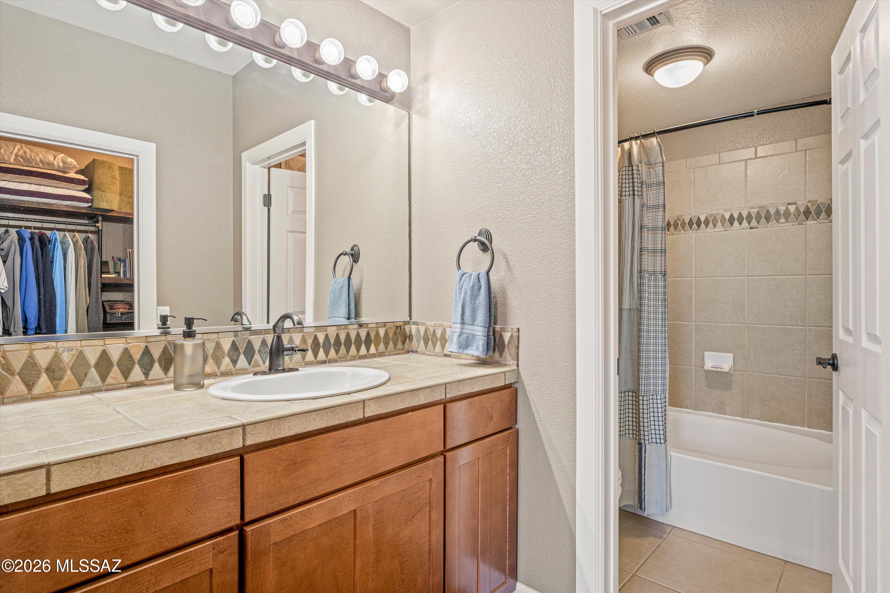 Pinnacle Canyon Condominium - Residential