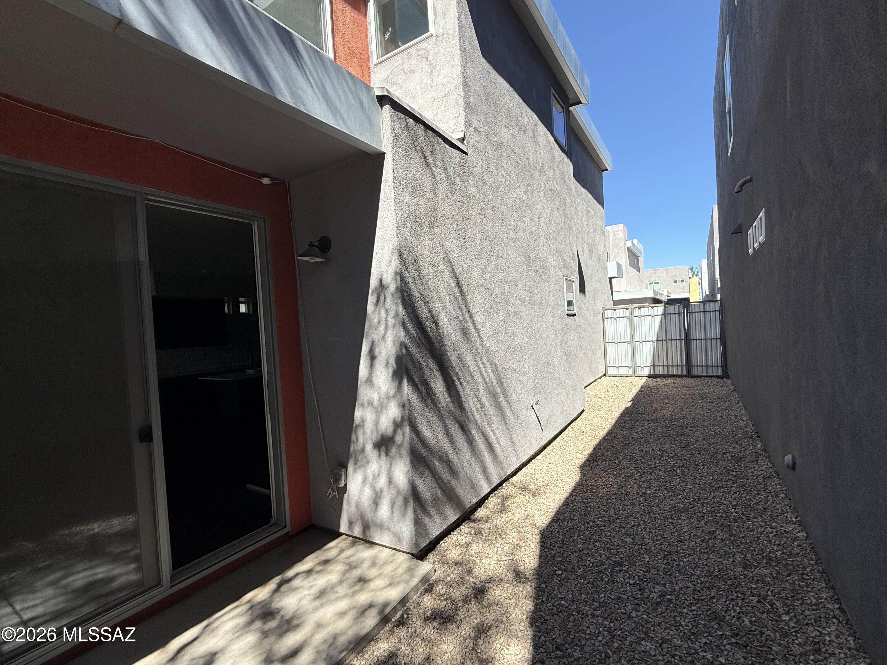 Park Modern SQ20153240738 - Residential Lease