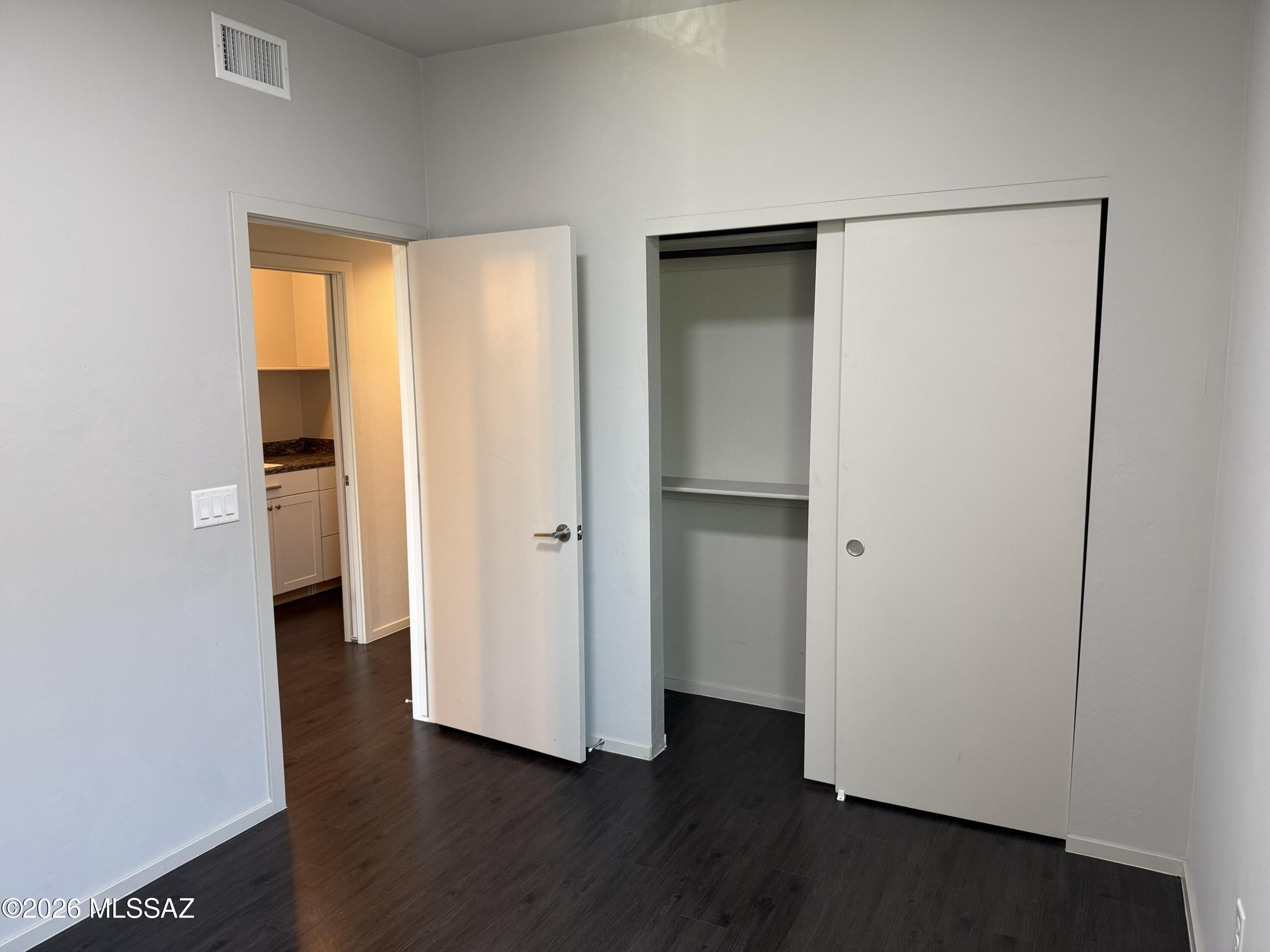 Park Modern SQ20153240738 - Residential Lease