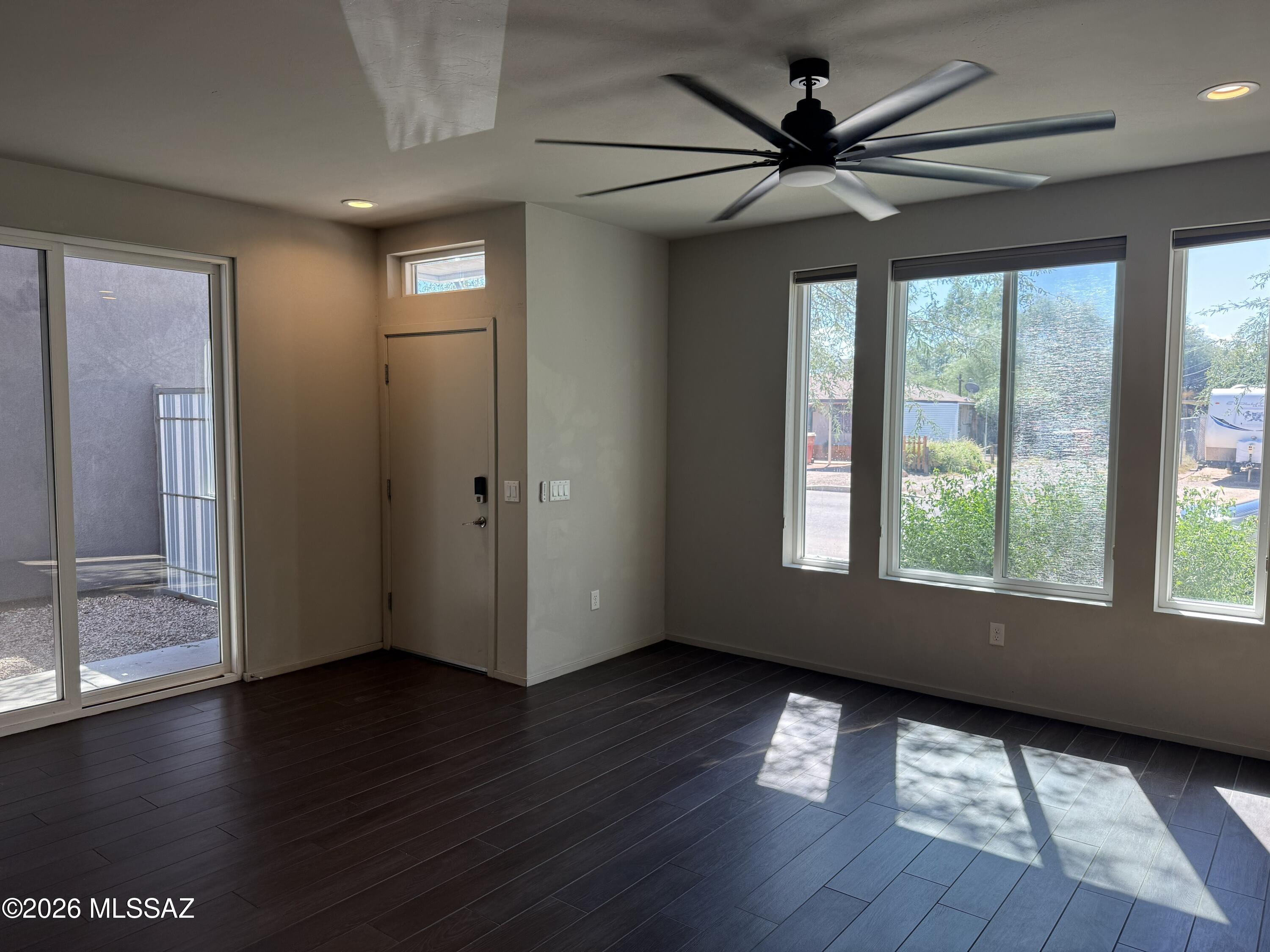 Park Modern SQ20153240738 - Residential Lease