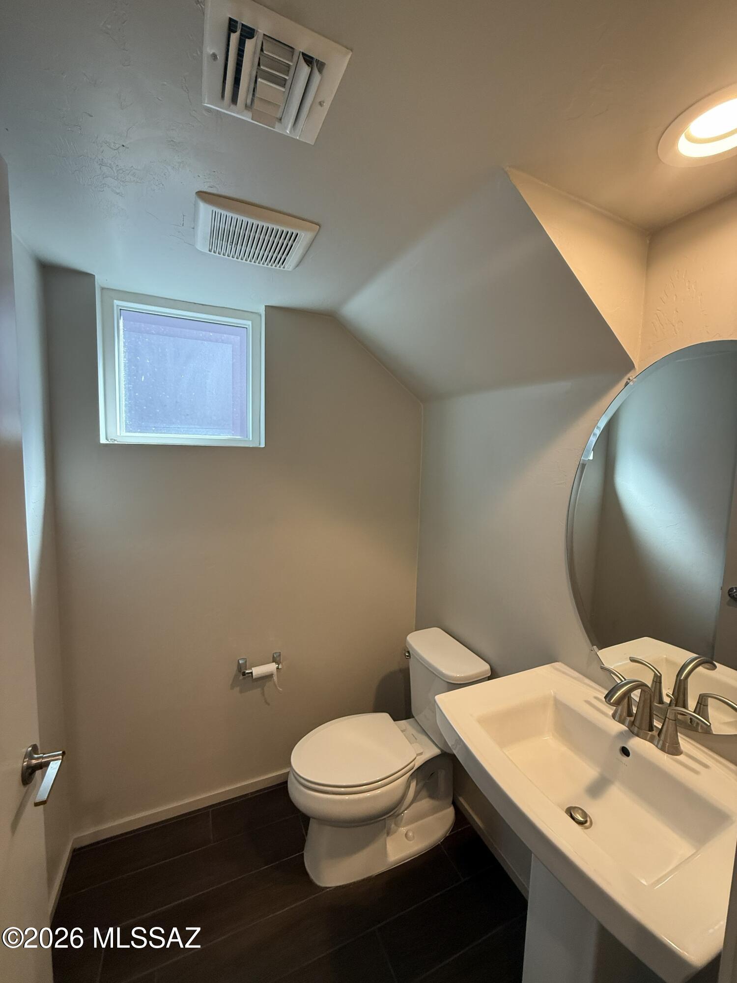 Park Modern SQ20153240738 - Residential Lease