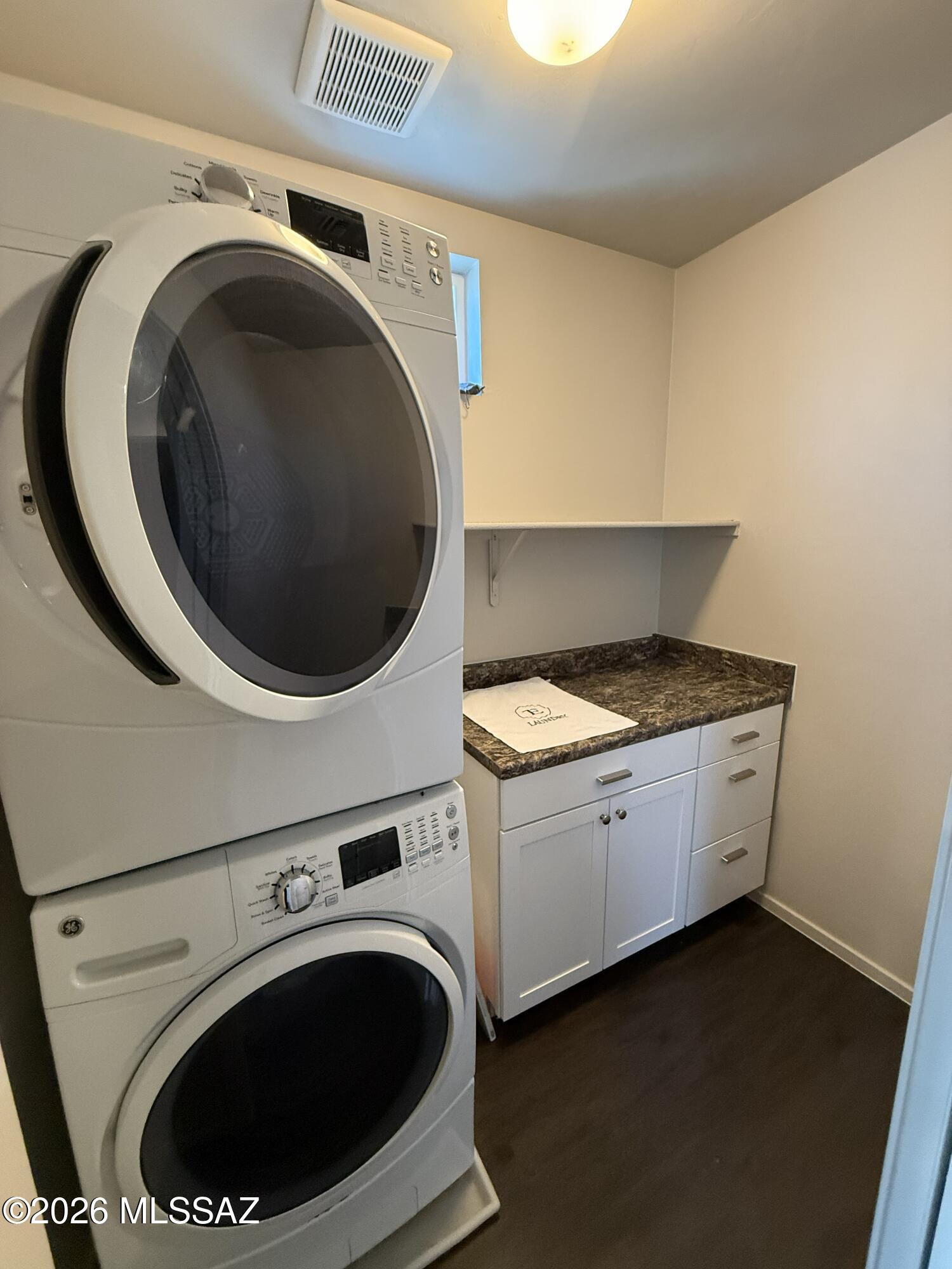 Park Modern SQ20153240738 - Residential Lease