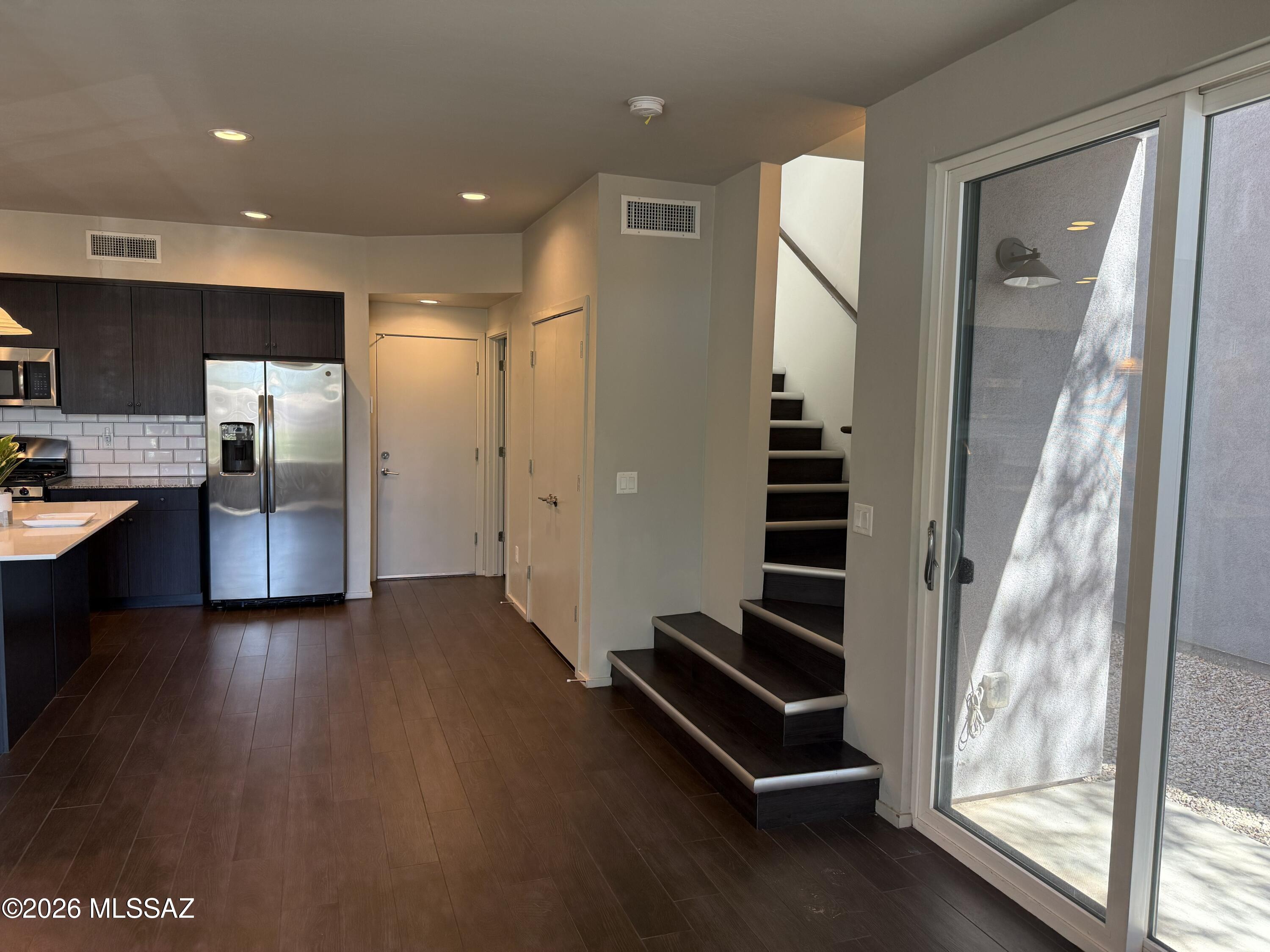 Park Modern SQ20153240738 - Residential Lease