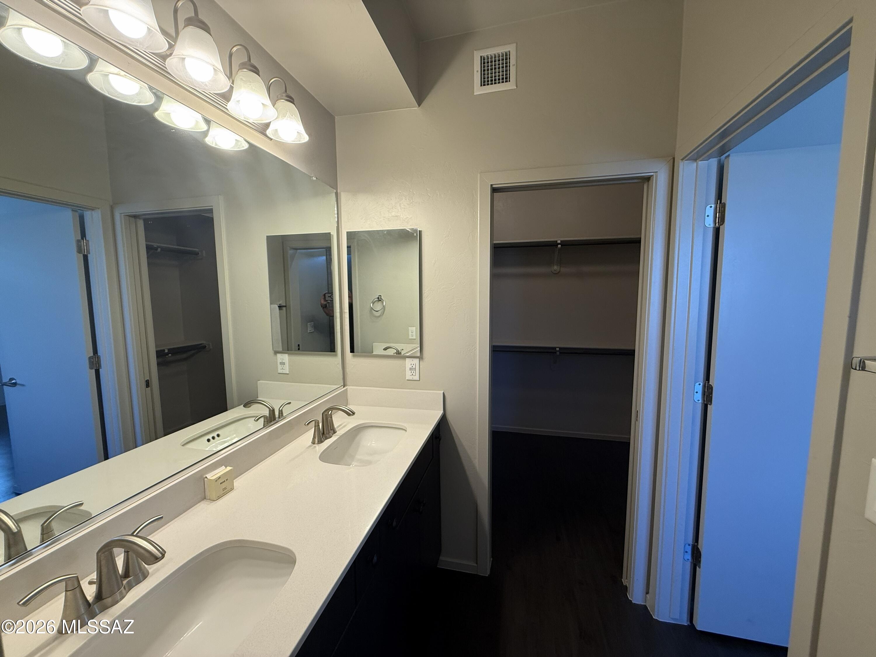 Park Modern SQ20153240738 - Residential Lease