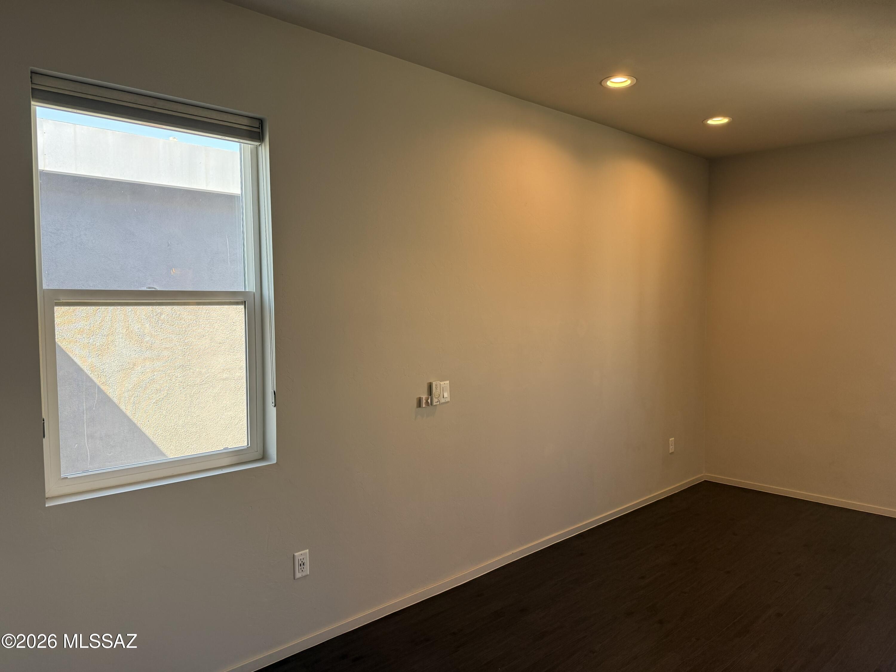 Park Modern SQ20153240738 - Residential Lease