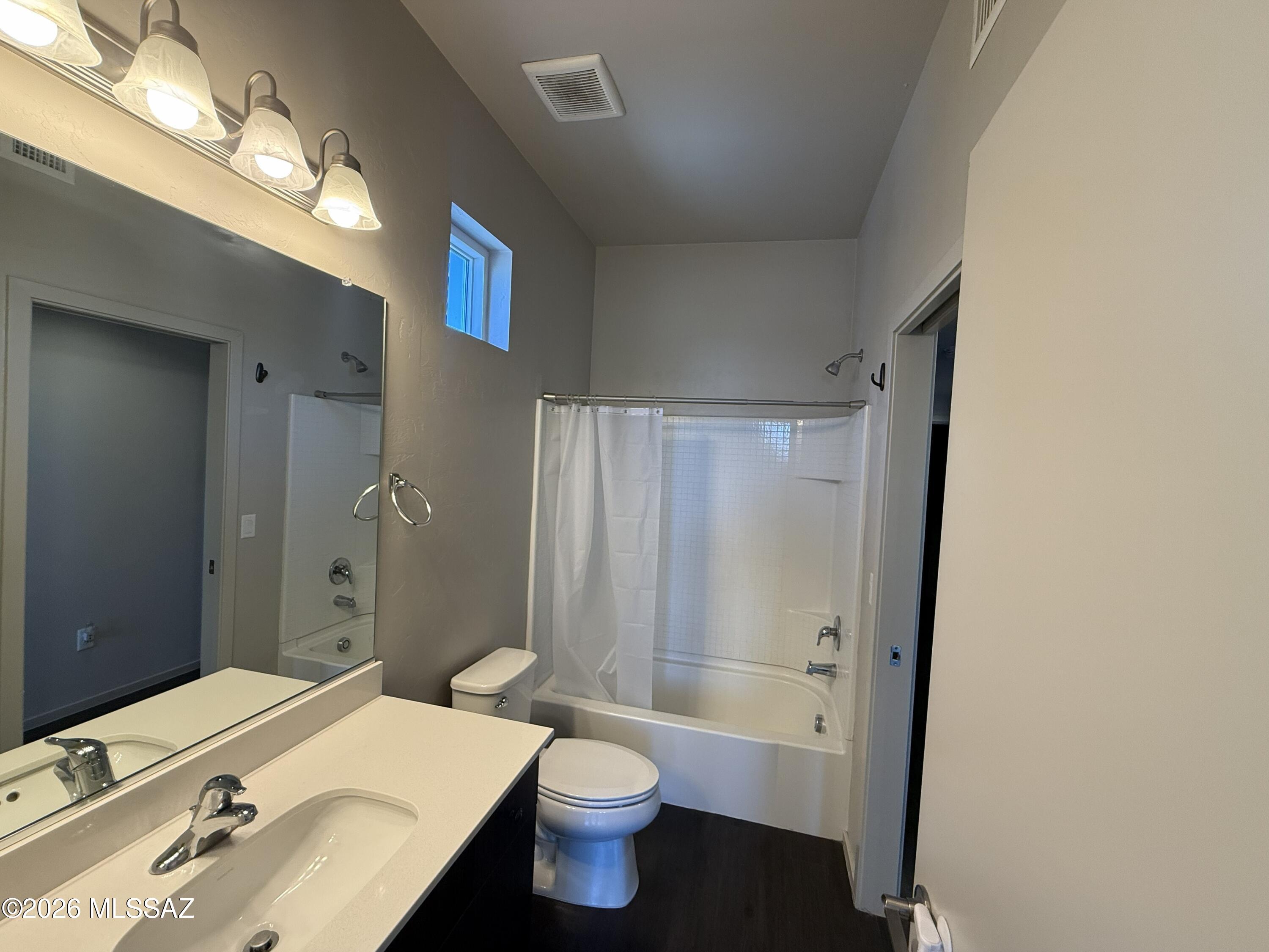 Park Modern SQ20153240738 - Residential Lease