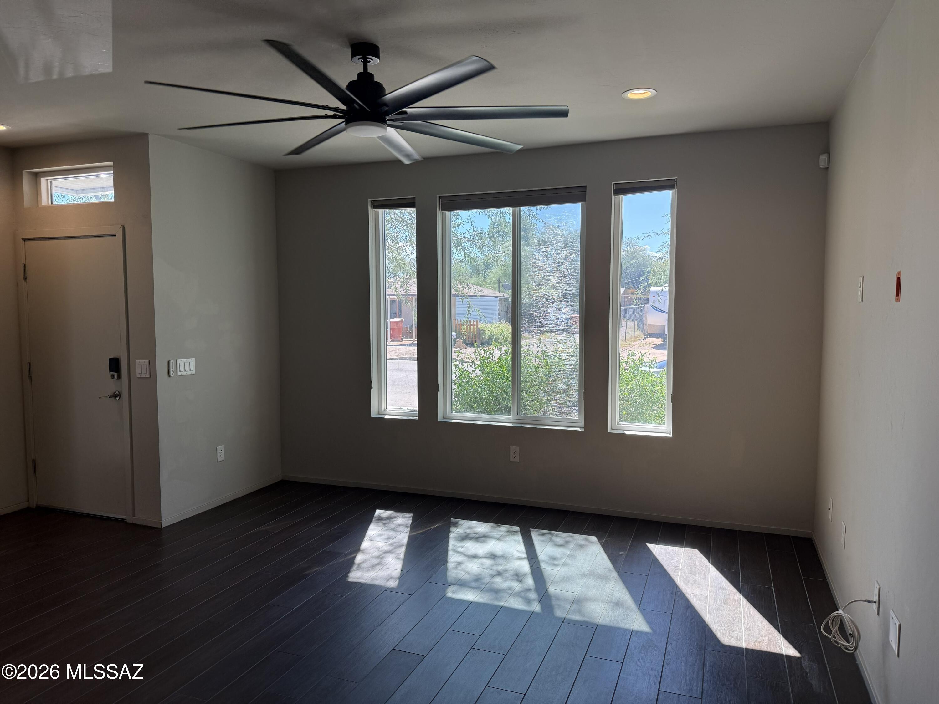 Park Modern SQ20153240738 - Residential Lease