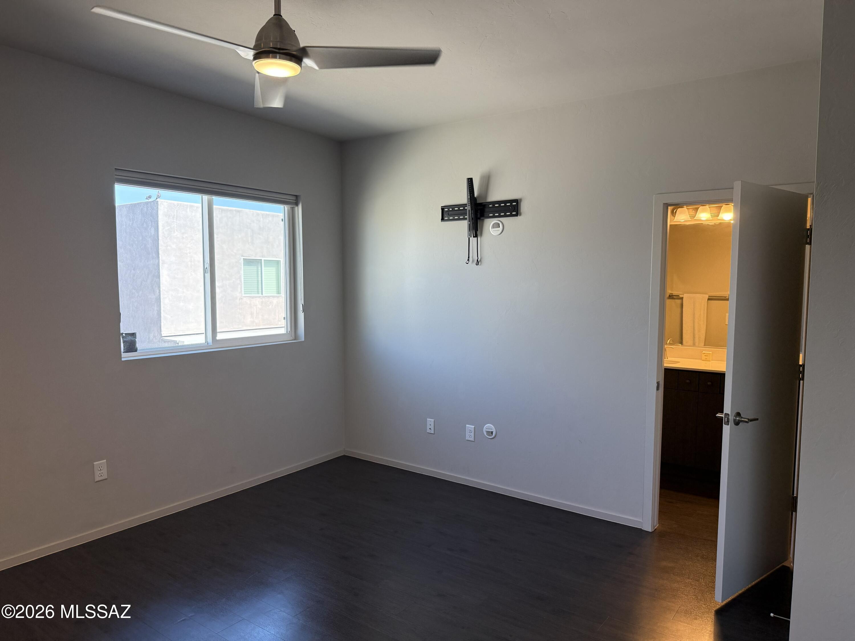 Park Modern SQ20153240738 - Residential Lease