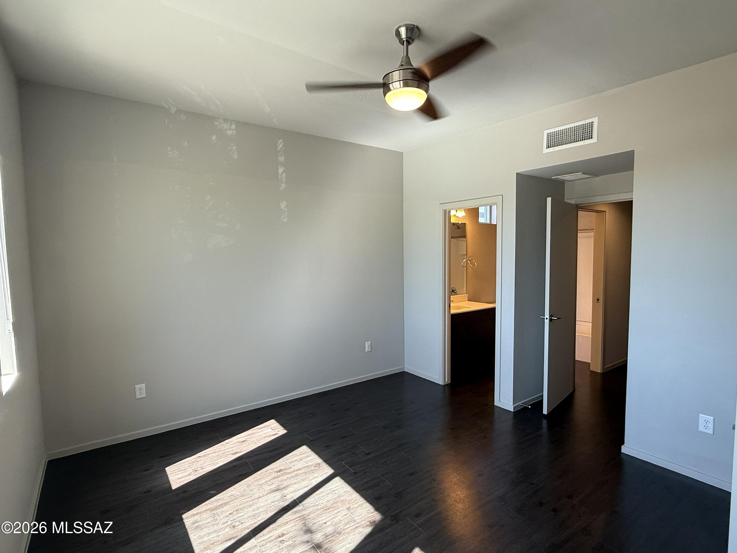 Park Modern SQ20153240738 - Residential Lease