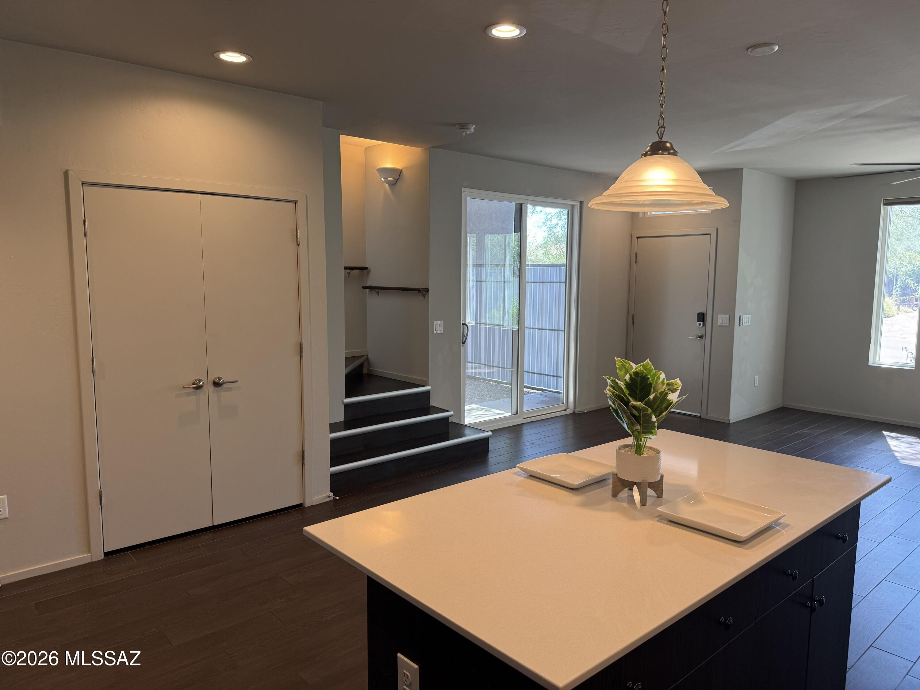 Park Modern SQ20153240738 - Residential Lease